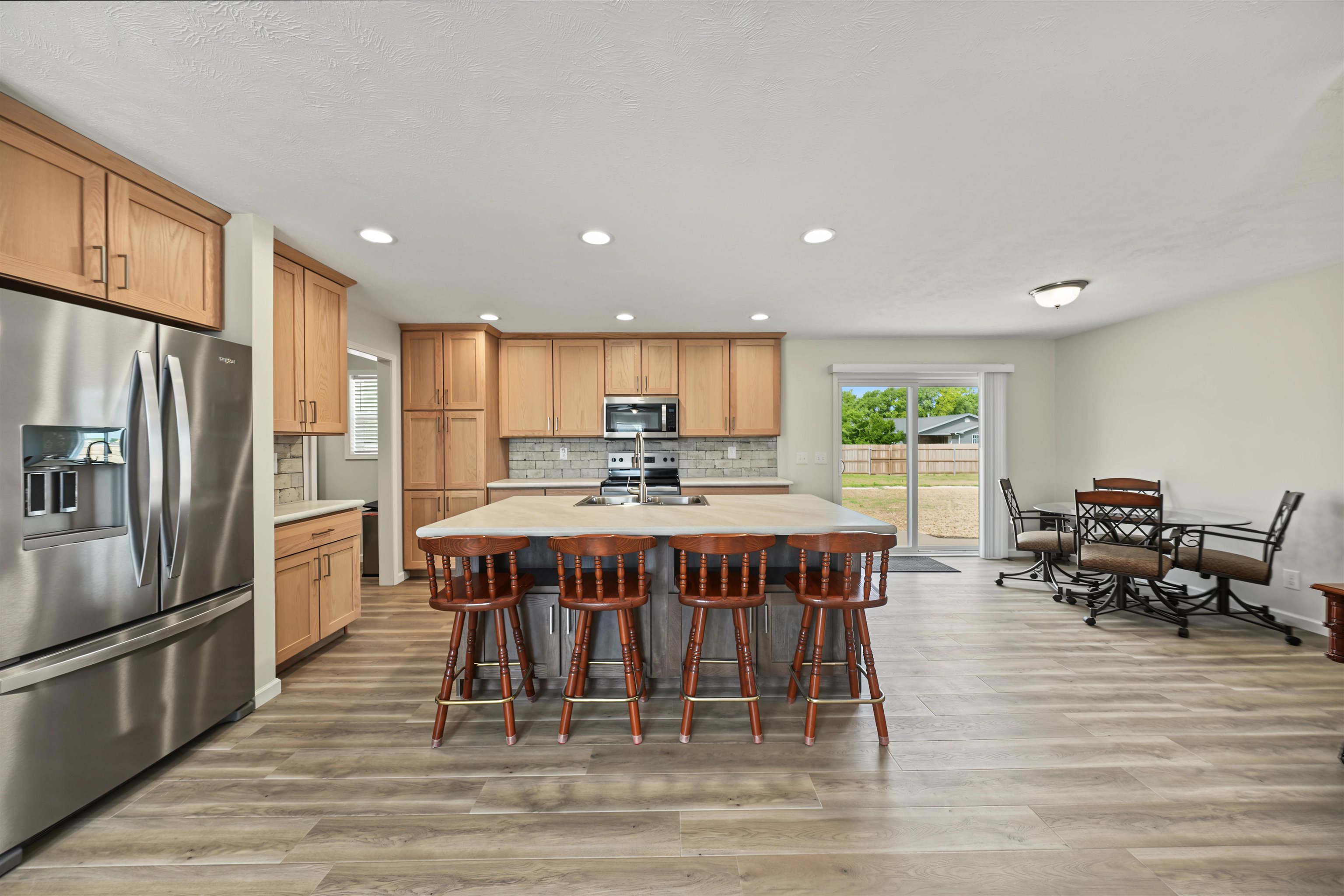 125 S Lindblad Dr. Property Photo 8