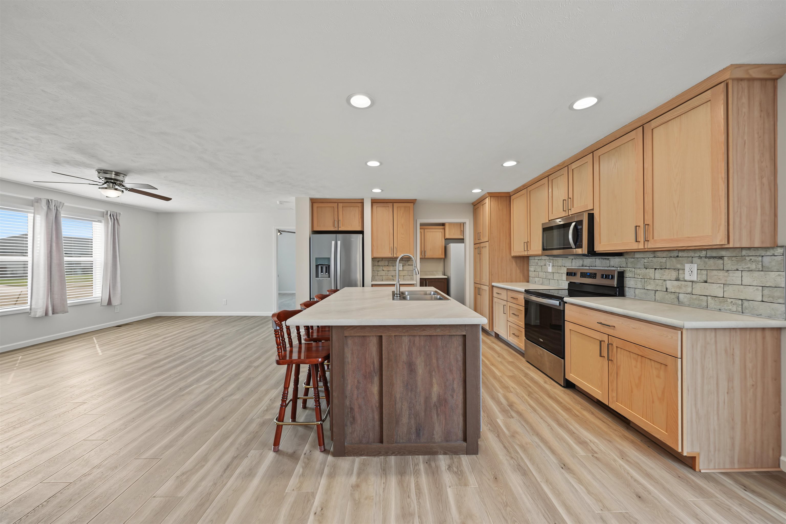 125 S Lindblad Dr. Property Photo 10
