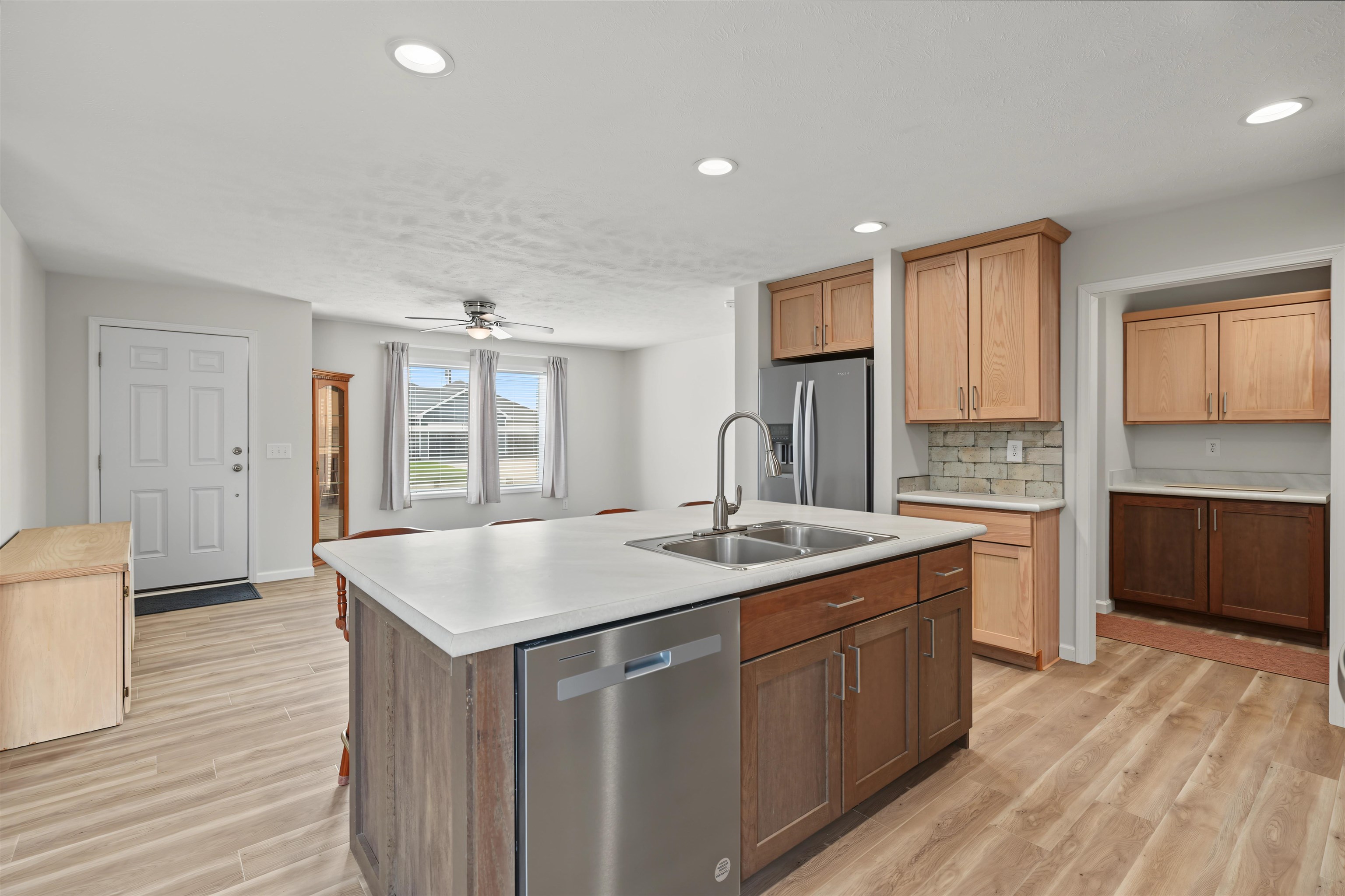 125 S Lindblad Dr. Property Photo 11