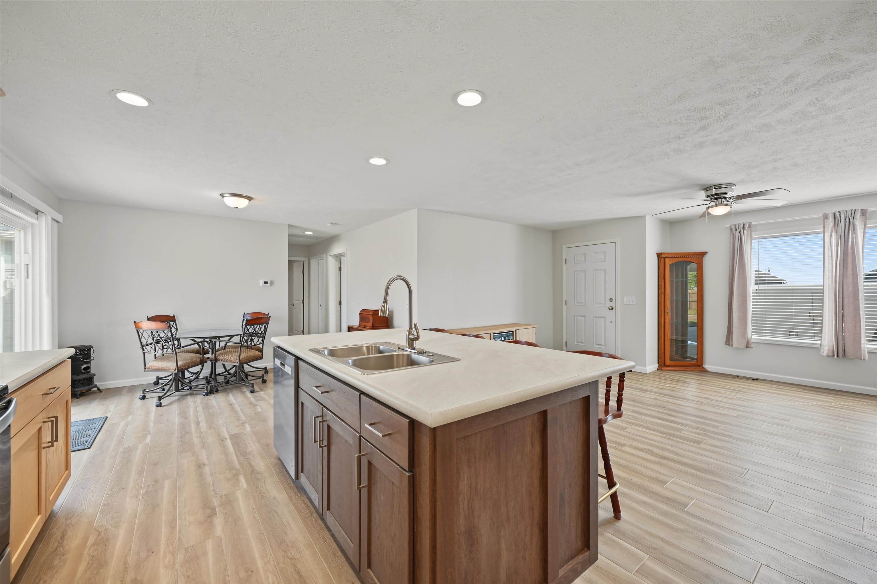 125 S Lindblad Dr. Property Photo 13