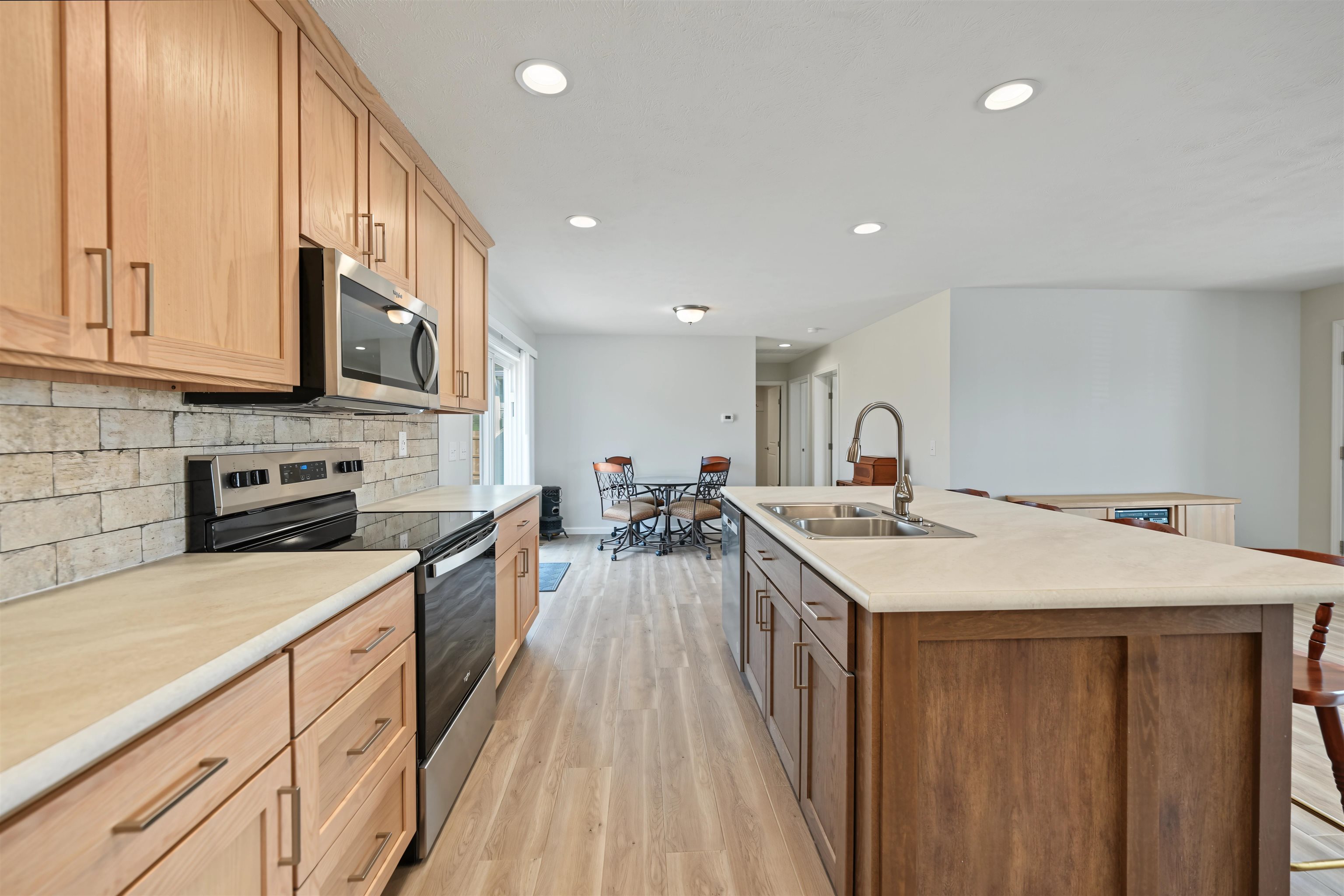 125 S Lindblad Dr. Property Photo 15