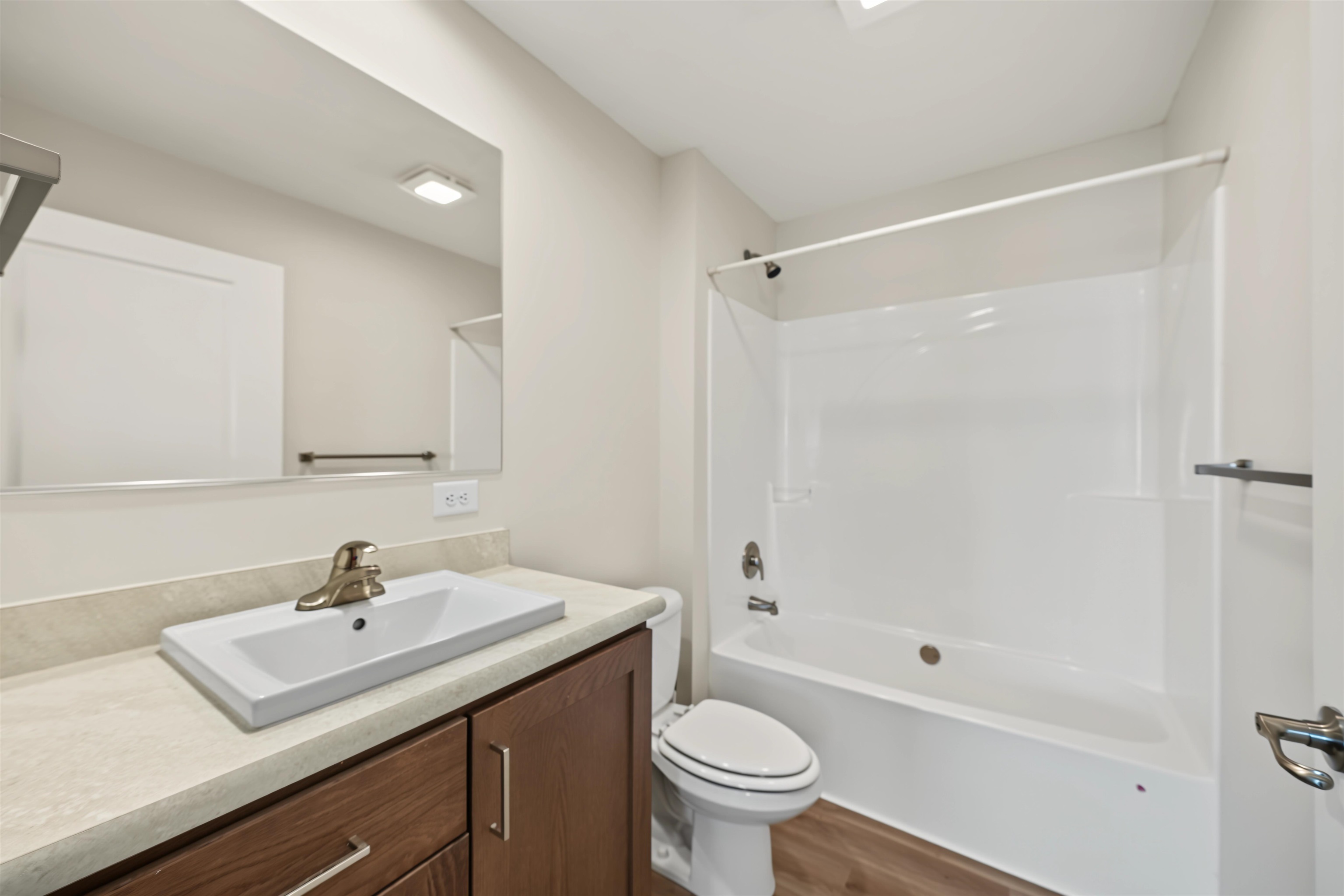 125 S Lindblad Dr. Property Photo 21
