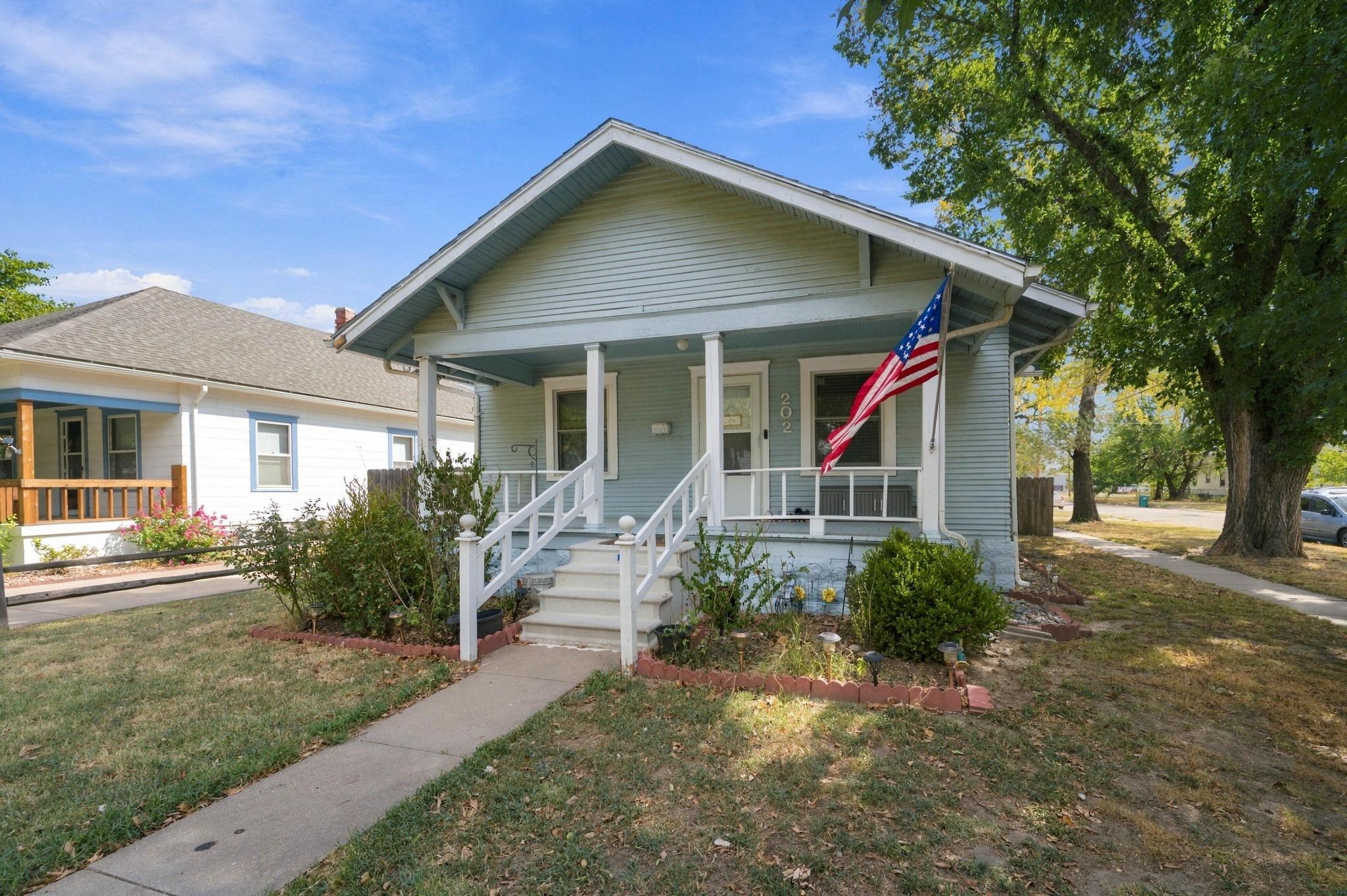 202 N Vine Property Photo 2
