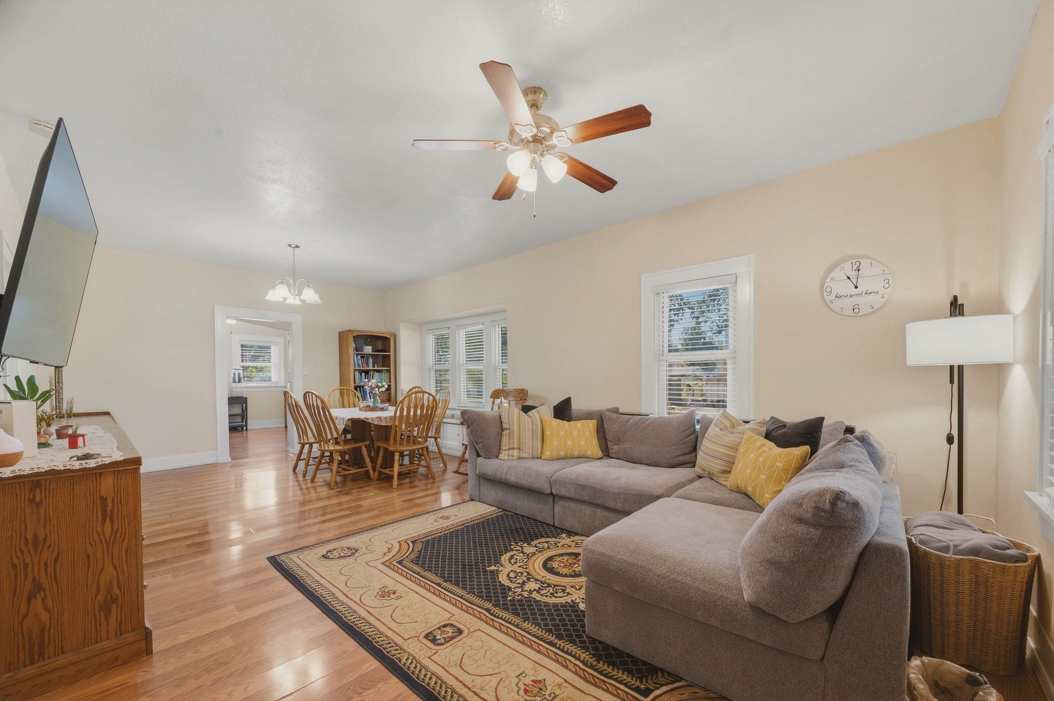 202 N Vine Property Photo 4