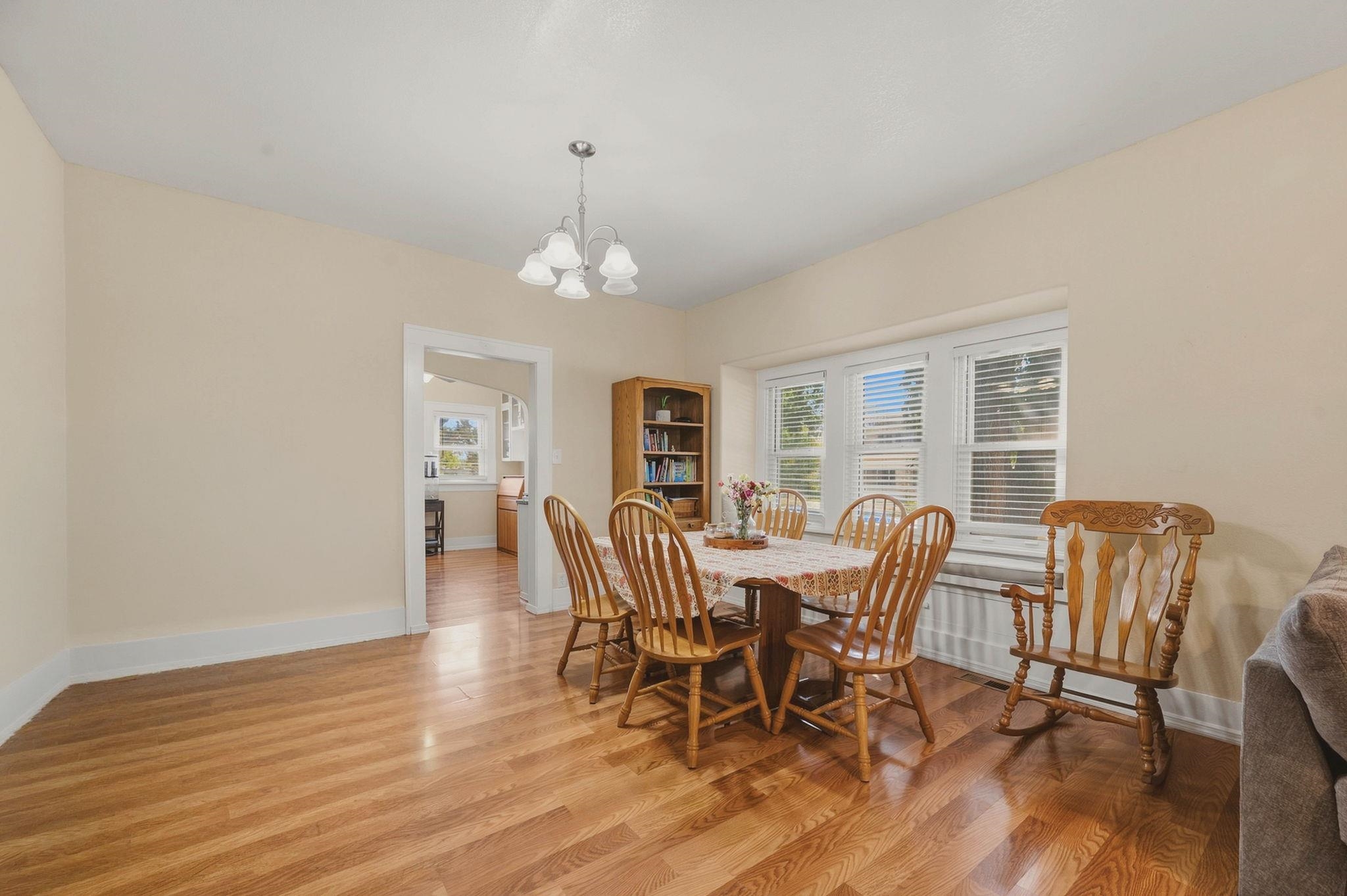 202 N Vine Property Photo 5
