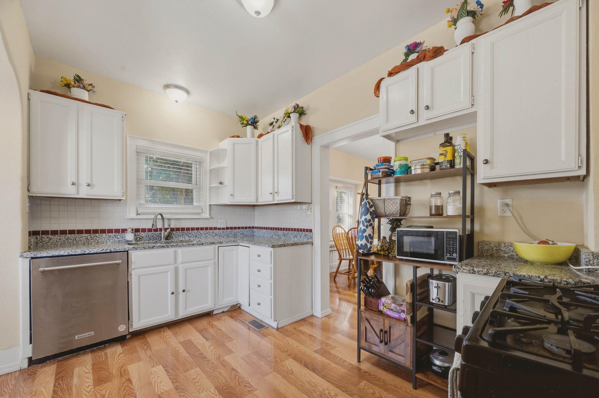 202 N Vine Property Photo 7