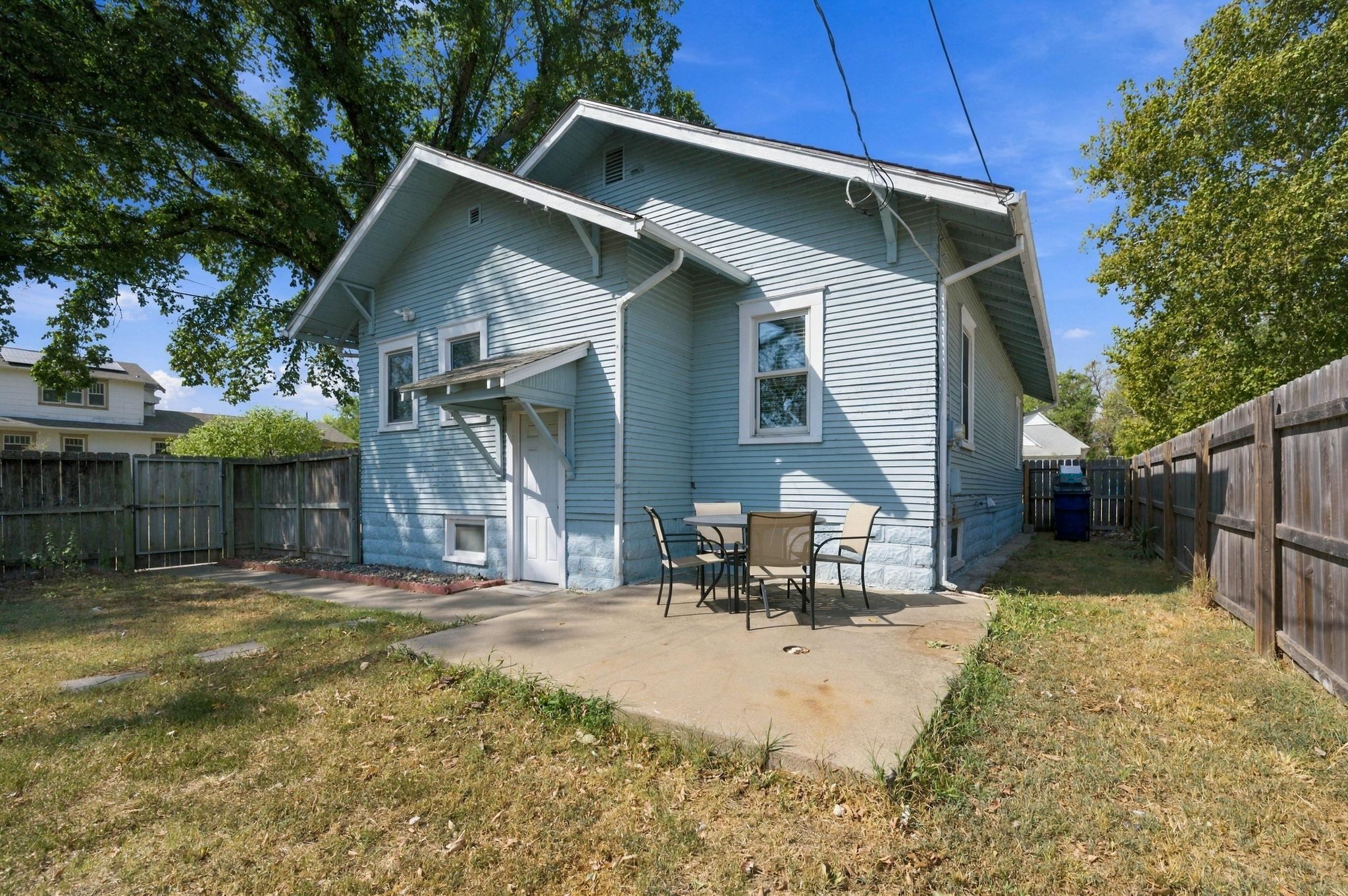 202 N Vine Property Photo 18