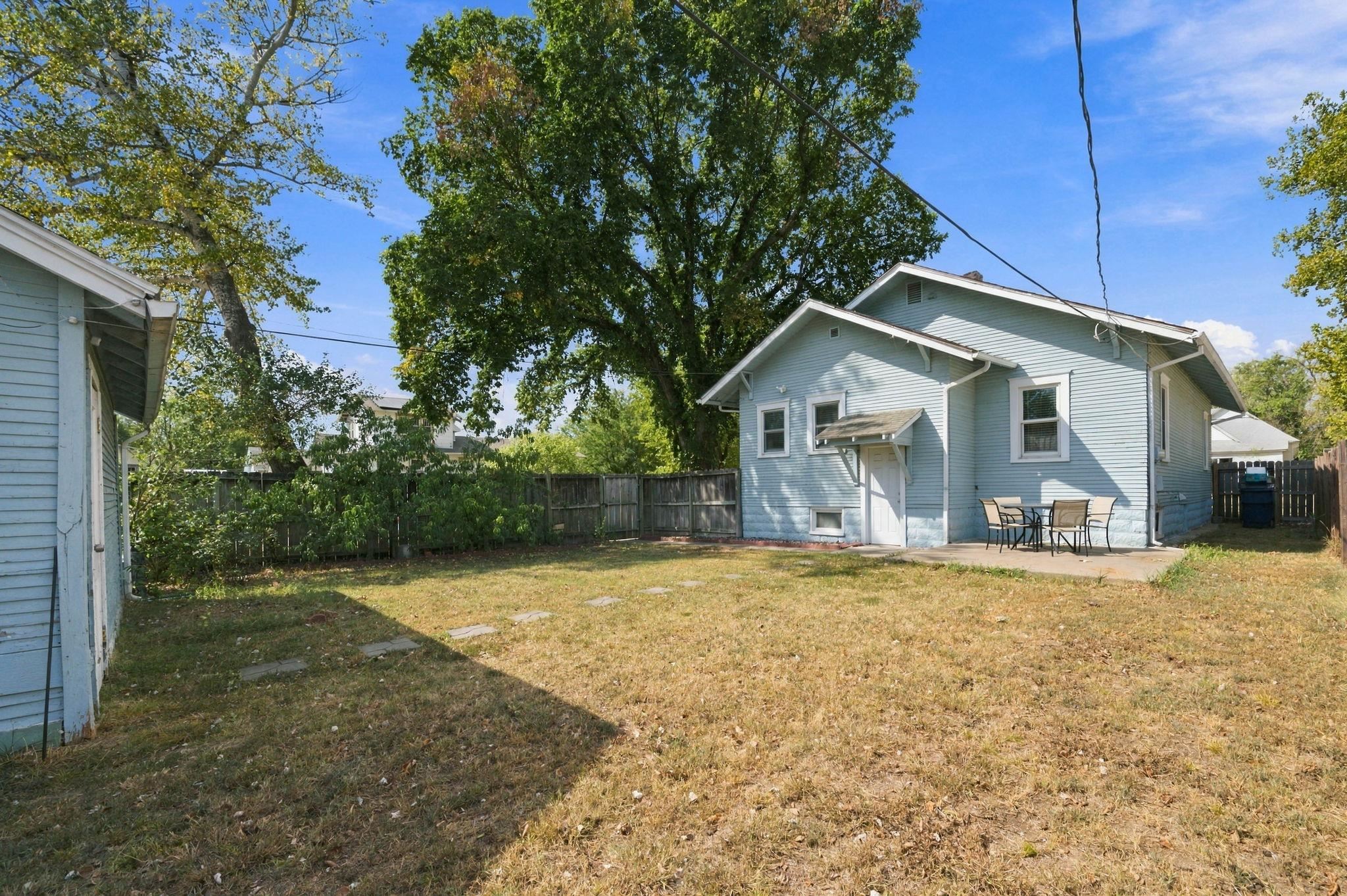202 N Vine Property Photo 19