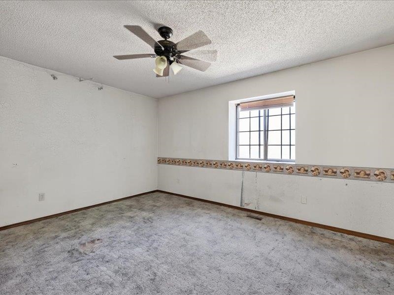 319 W Tomahawk St Property Photo 6