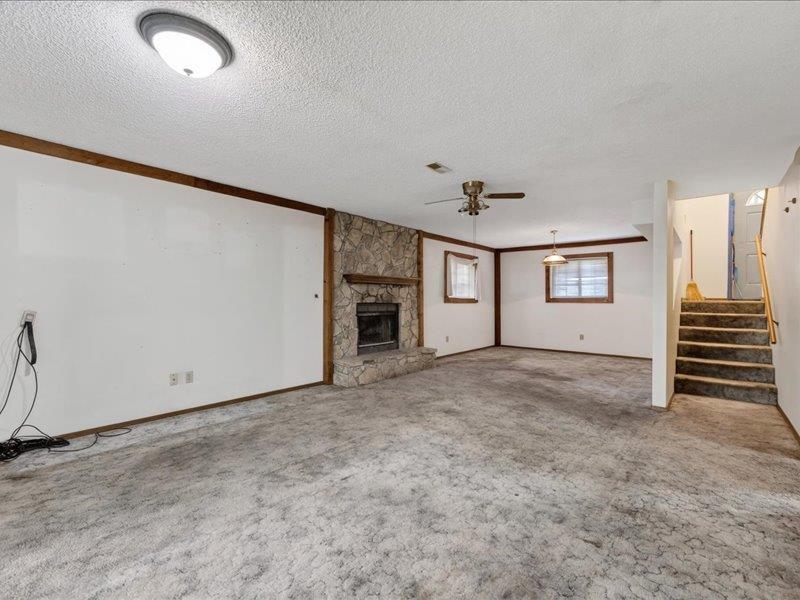 319 W Tomahawk St Property Photo 12