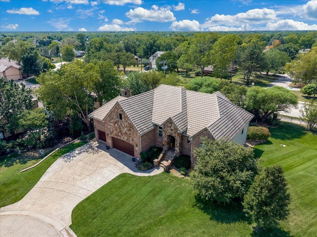 607 18th Fairway Property Photo 3