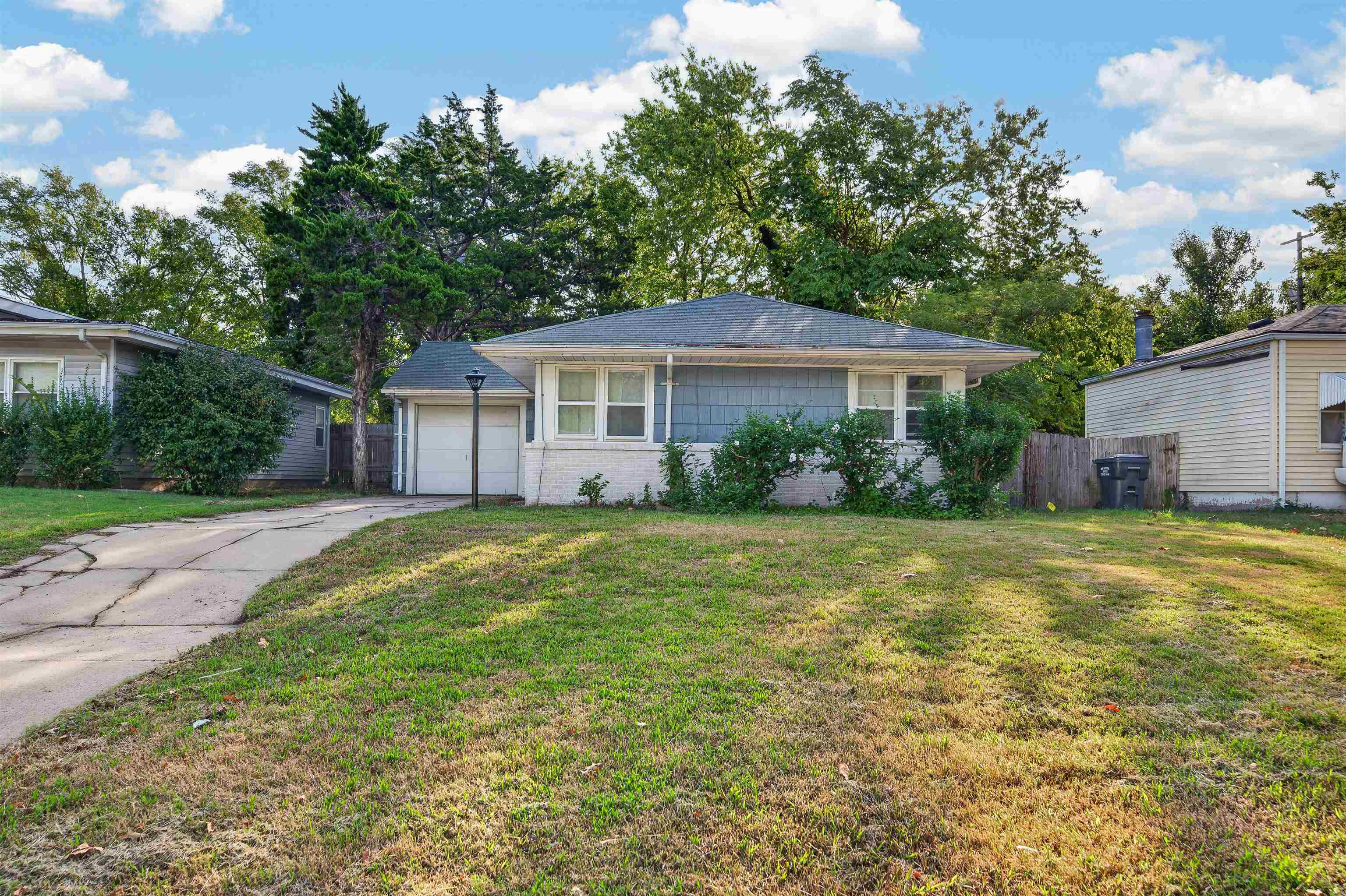 850 N Chautauqua Ave Property Photo 1