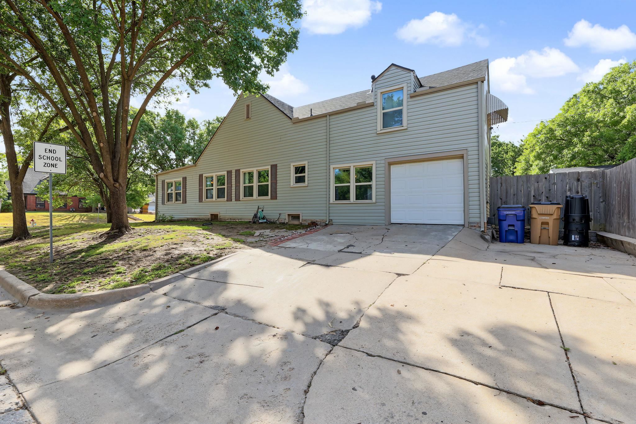 155 N Bleckley Property Photo 3
