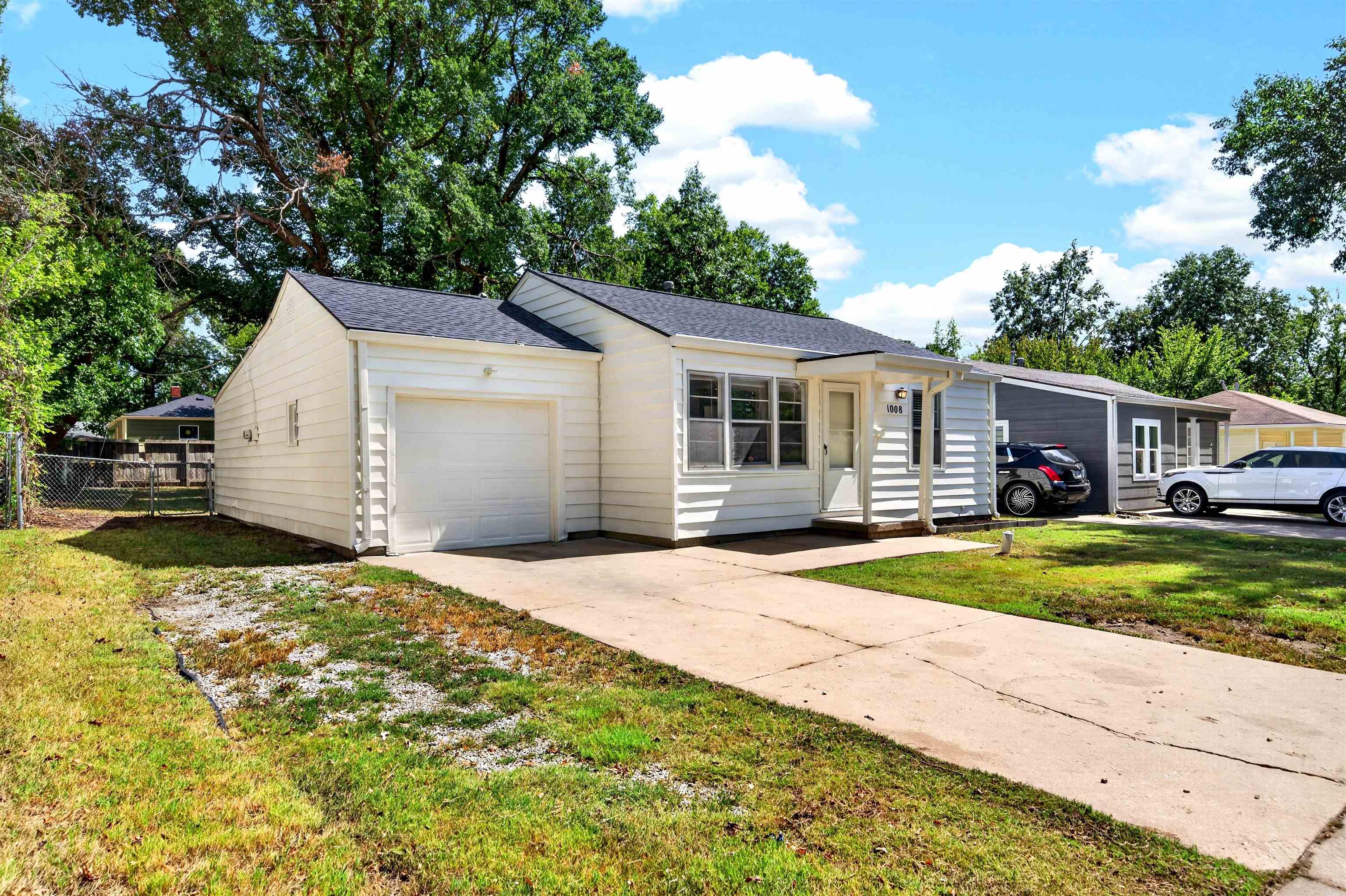 1008 Waverly St Property Photo 3