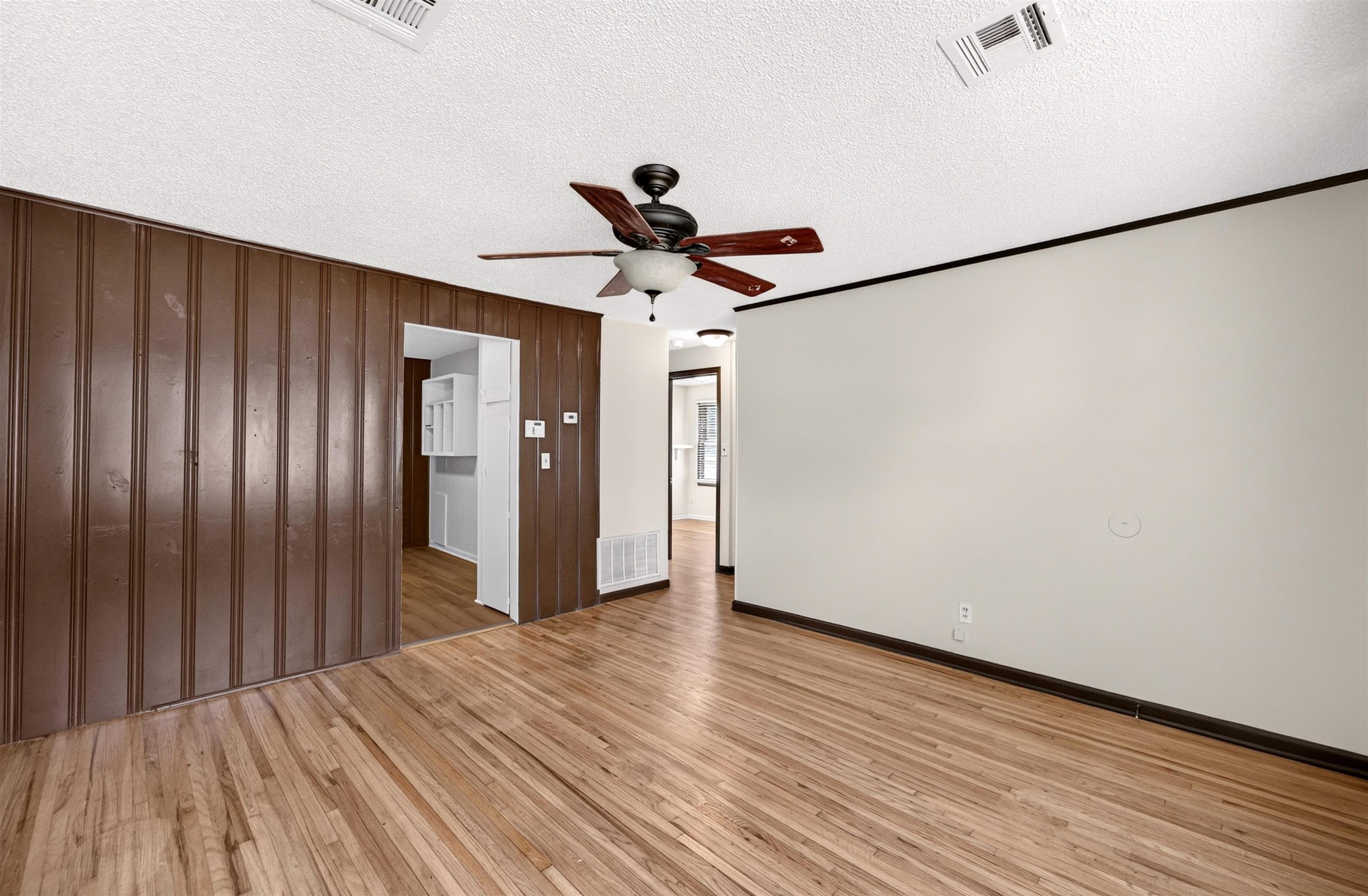 1008 Waverly St Property Photo 5