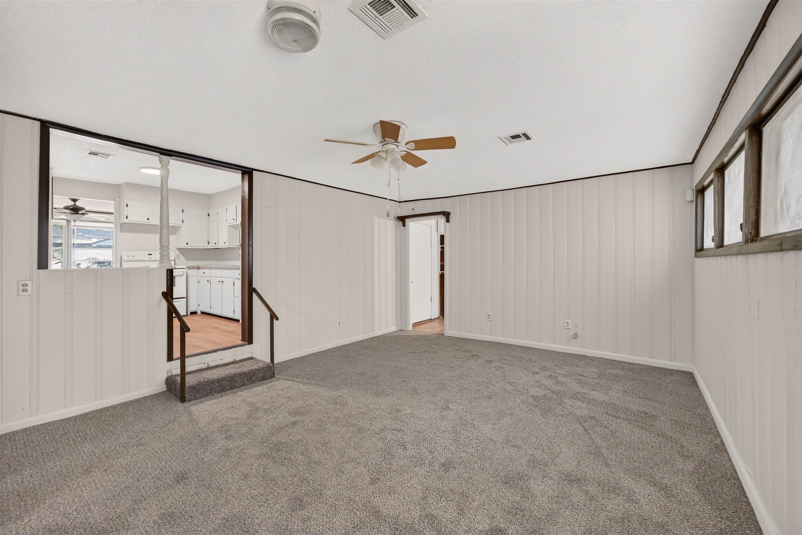 1008 Waverly St Property Photo 11