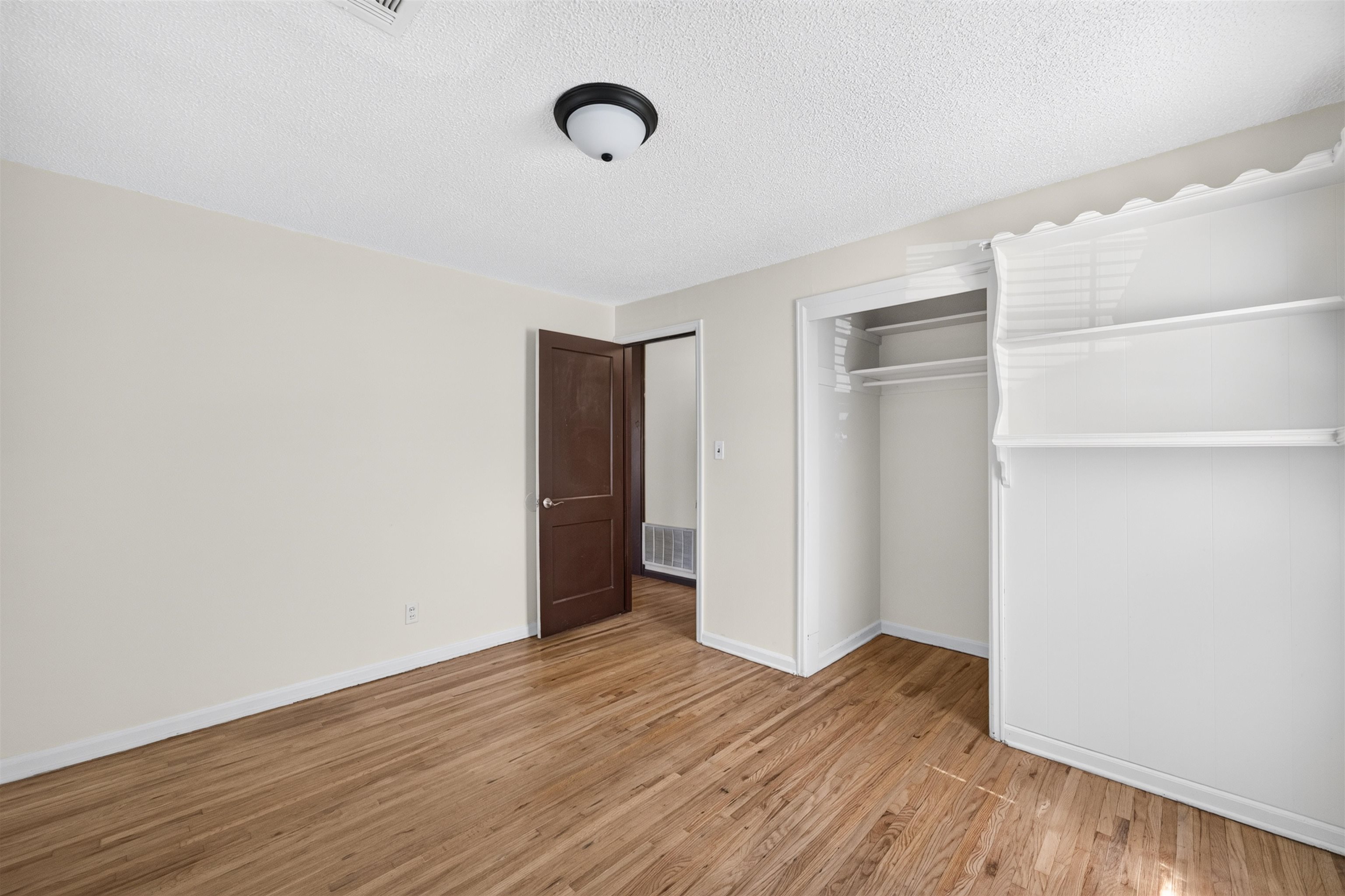 1008 Waverly St Property Photo 19