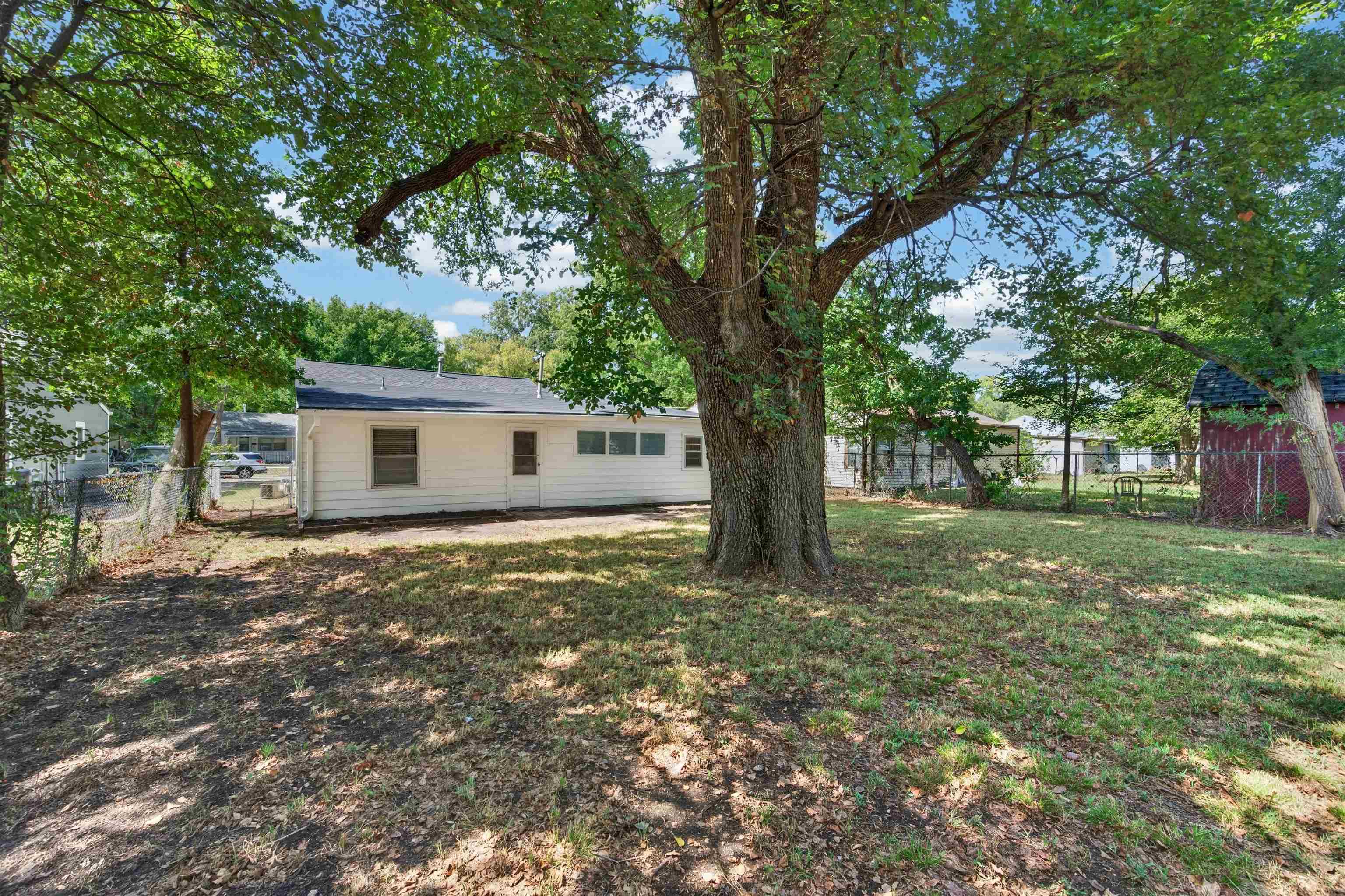 1008 Waverly St Property Photo 25