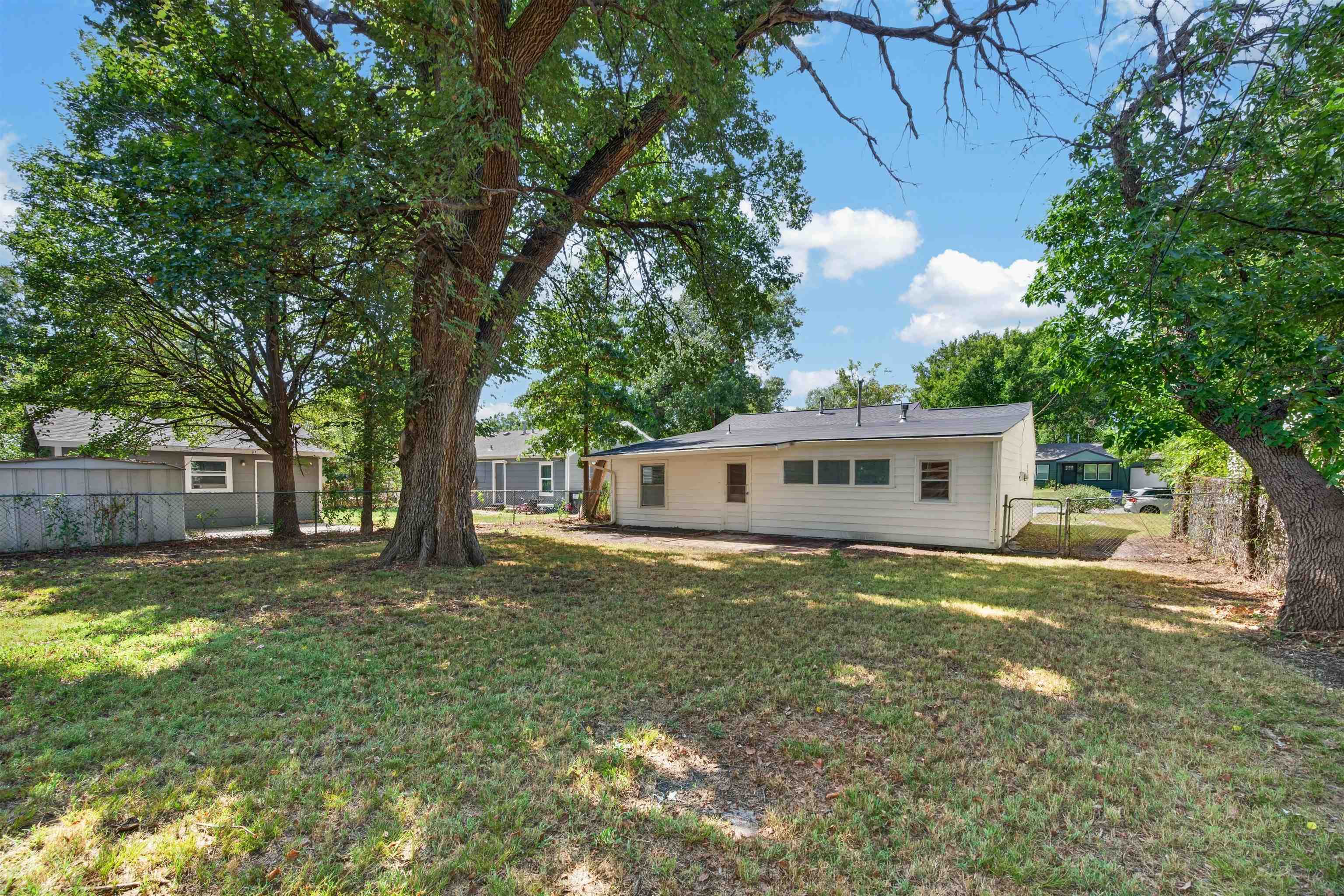 1008 Waverly St Property Photo 26