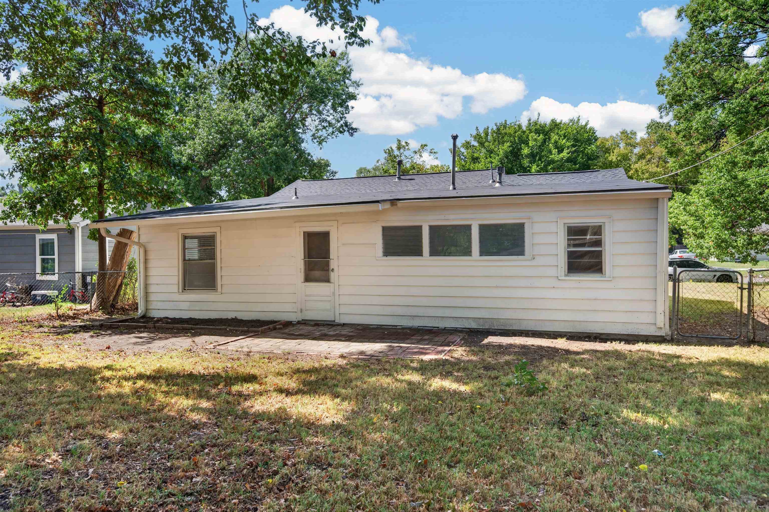 1008 Waverly St Property Photo 27