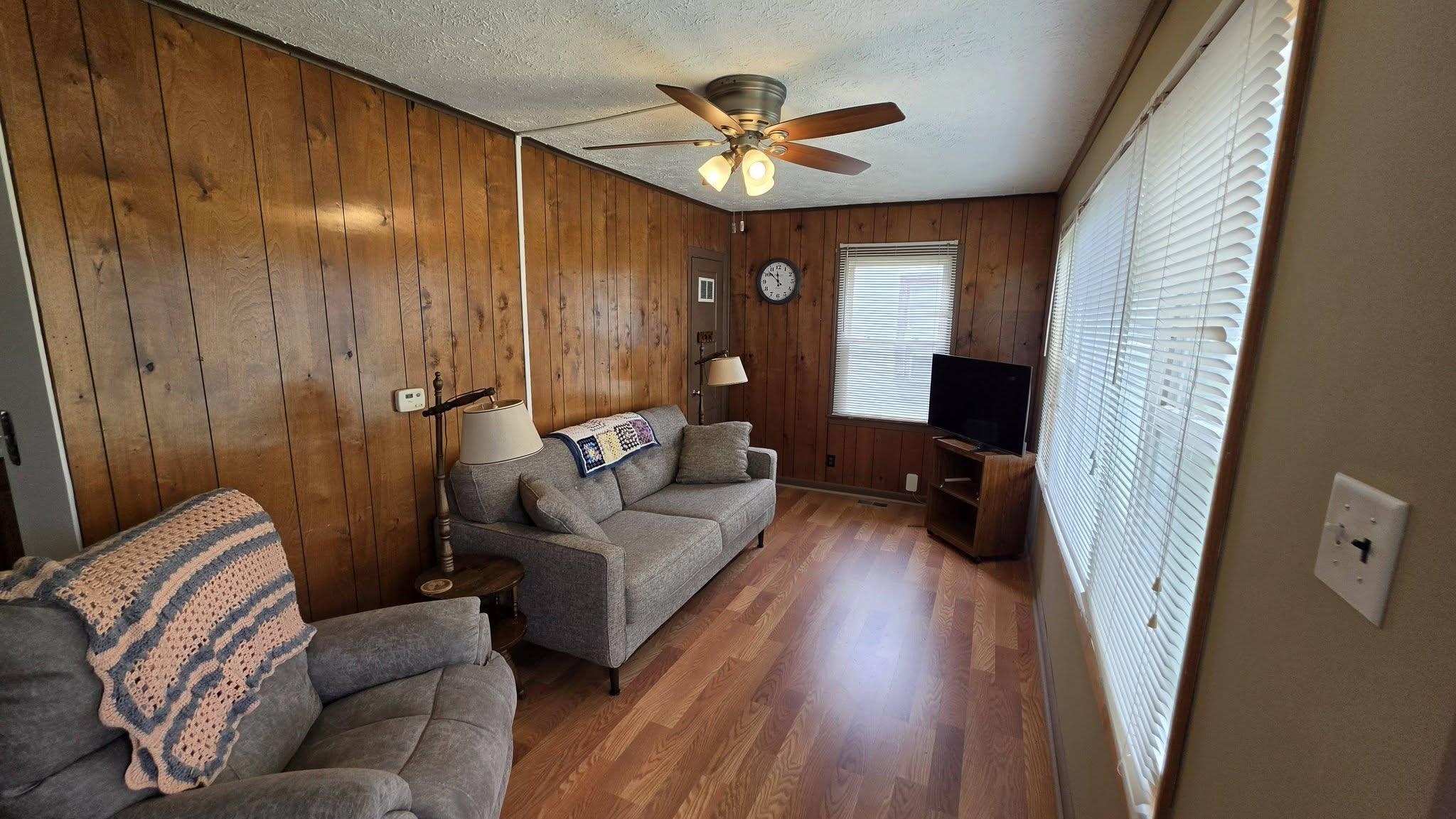 344 N Kansas Ave. Property Photo 5