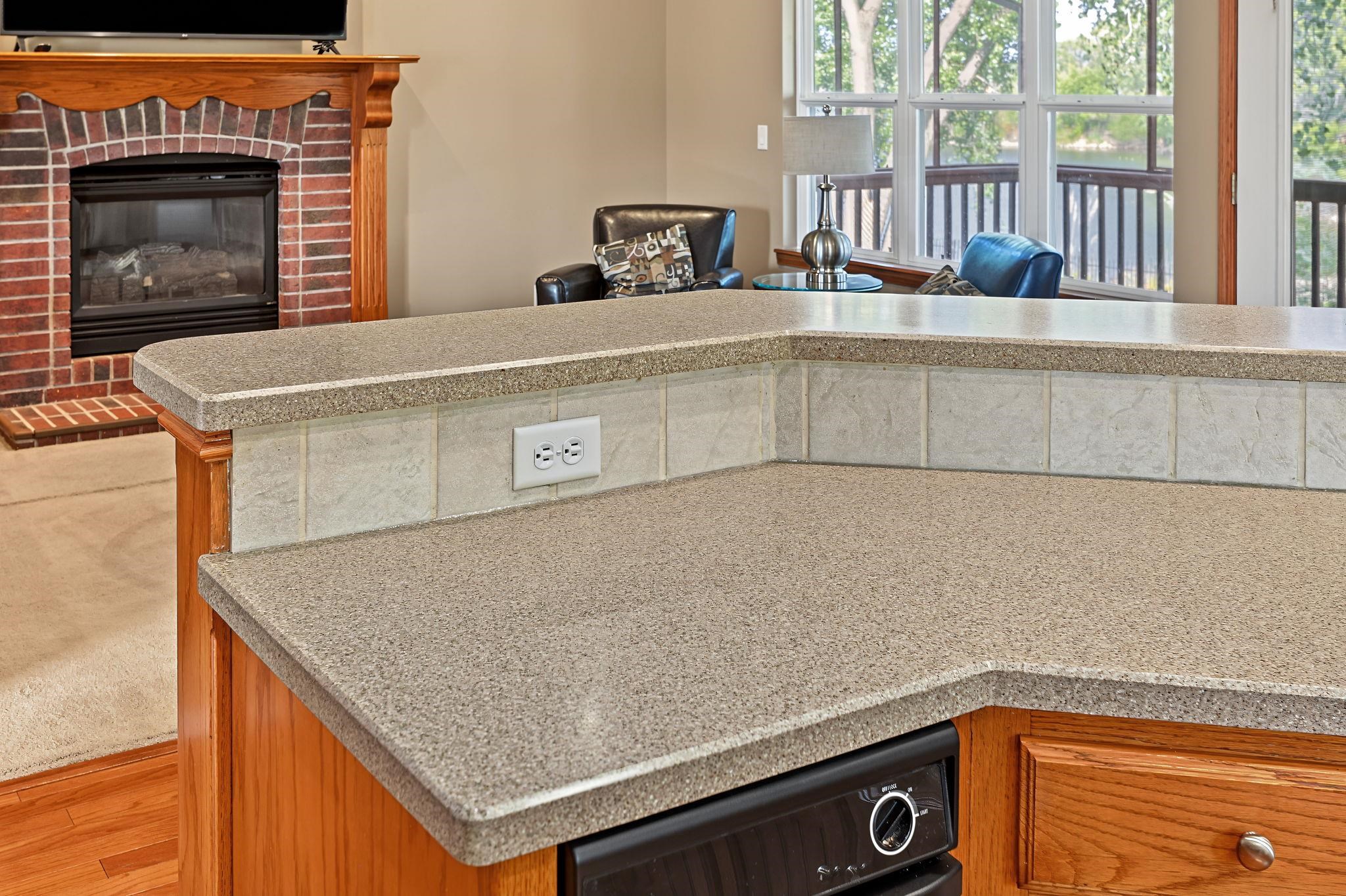 2553 N Hazelwood Property Photo 8