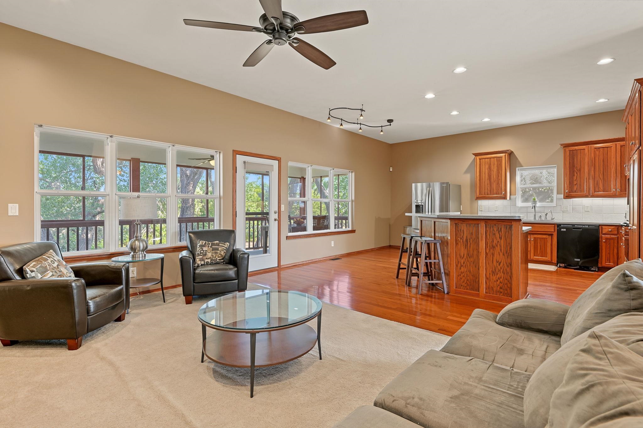 2553 N Hazelwood Property Photo 10