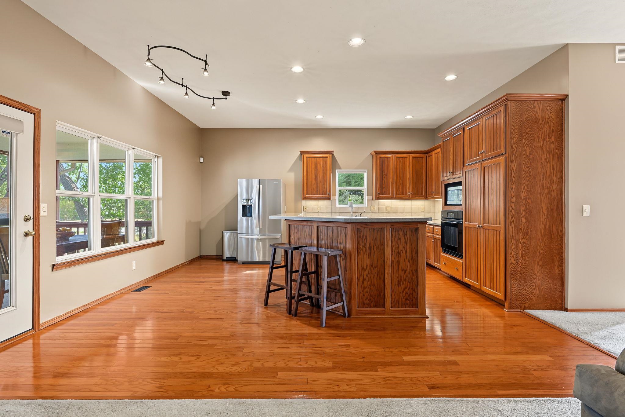 2553 N Hazelwood Property Photo 11
