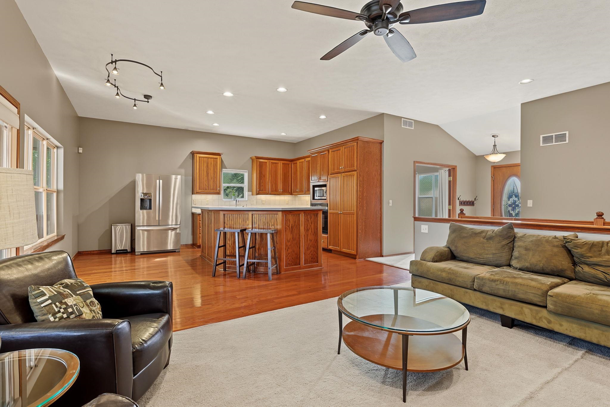 2553 N Hazelwood Property Photo 12