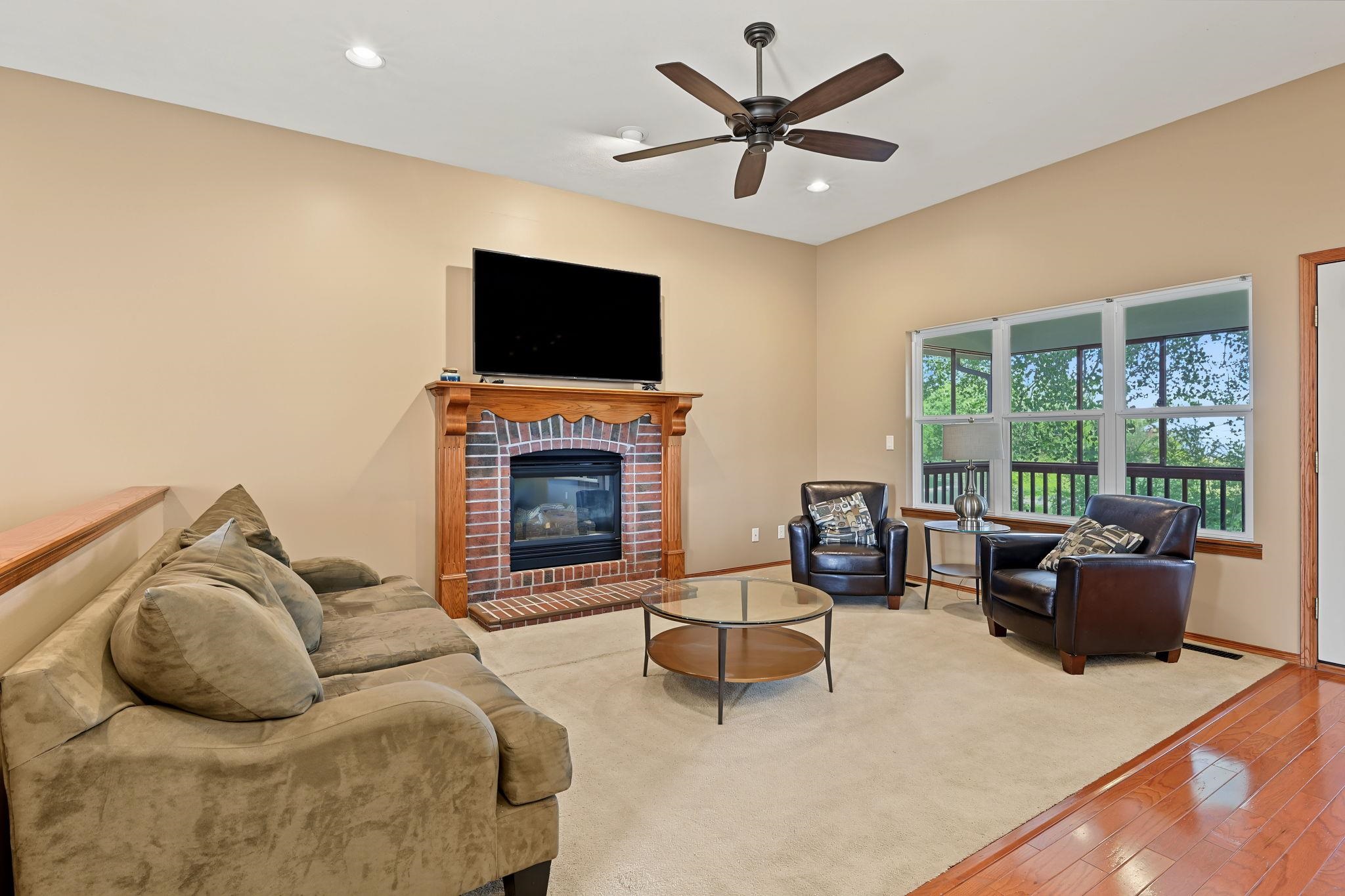 2553 N Hazelwood Property Photo 13
