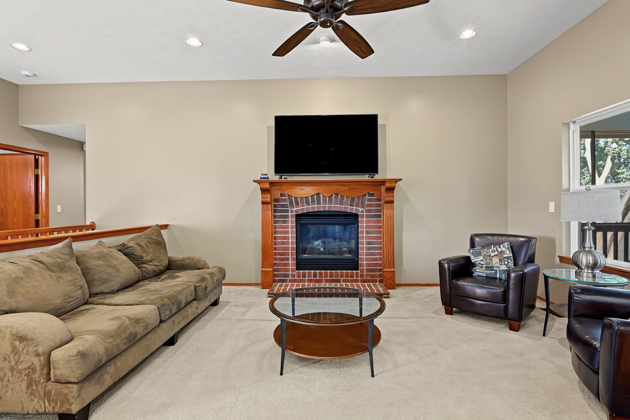 2553 N Hazelwood Property Photo 14