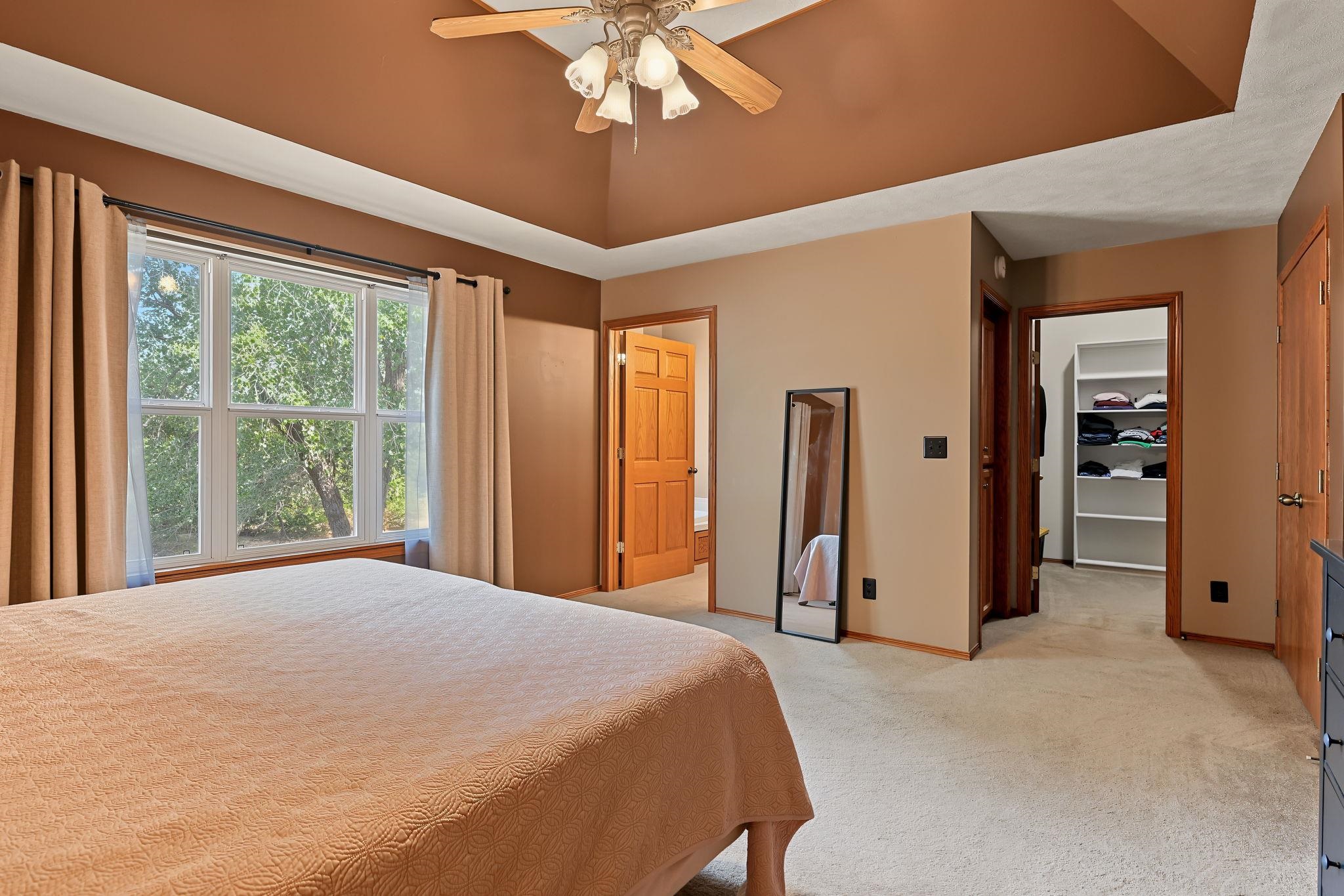 2553 N Hazelwood Property Photo 17