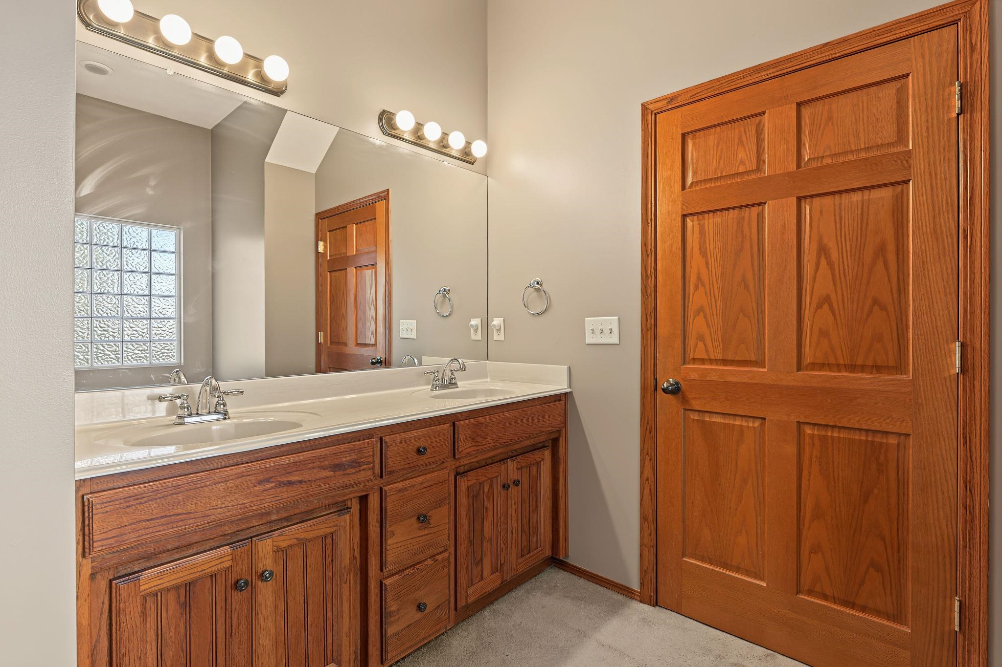 2553 N Hazelwood Property Photo 19