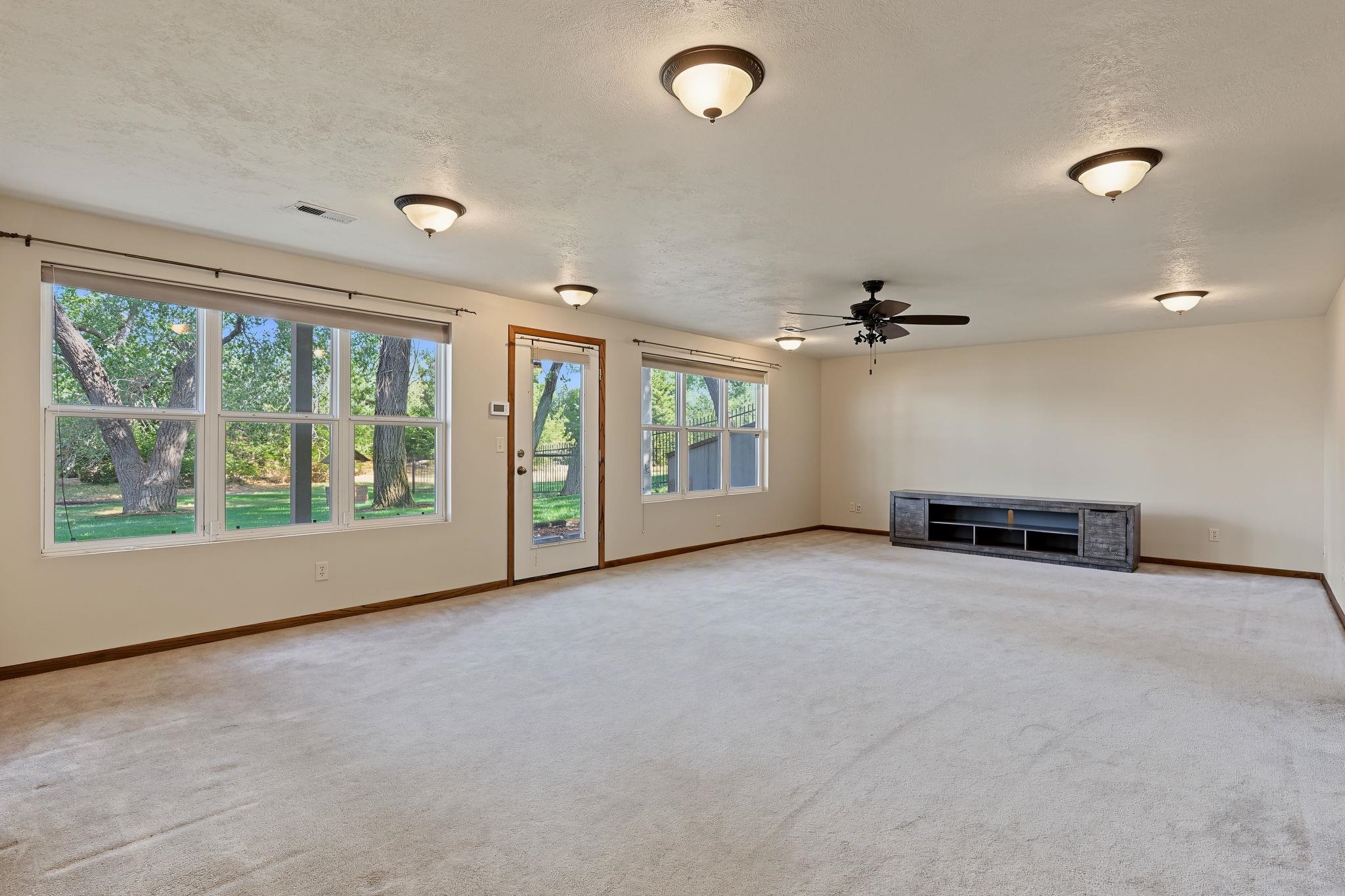 2553 N Hazelwood Property Photo 23
