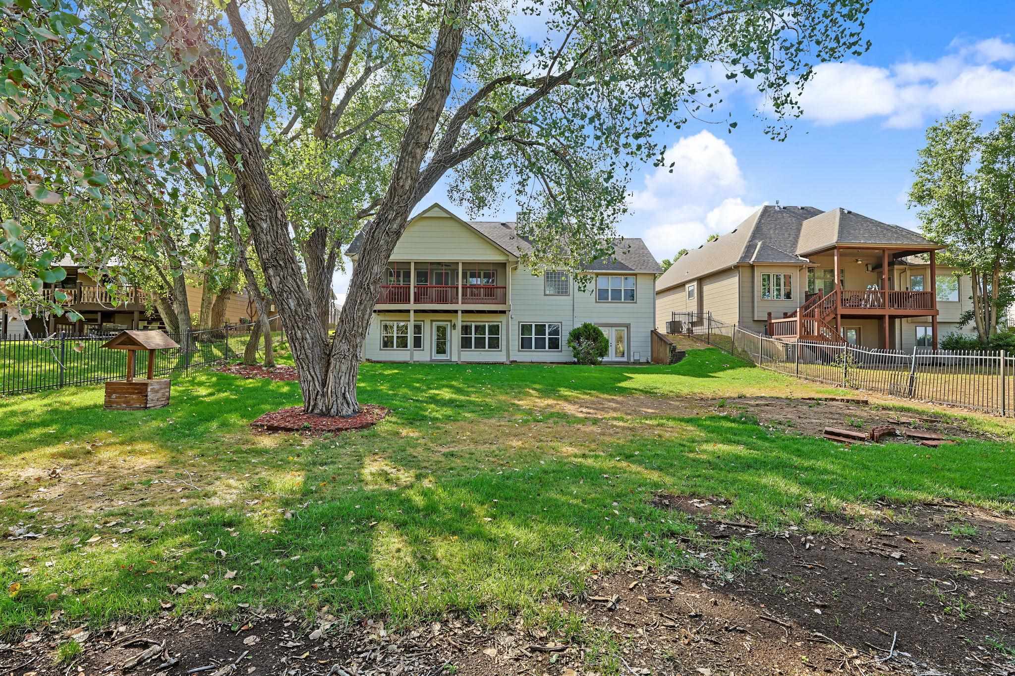 2553 N Hazelwood Property Photo 32