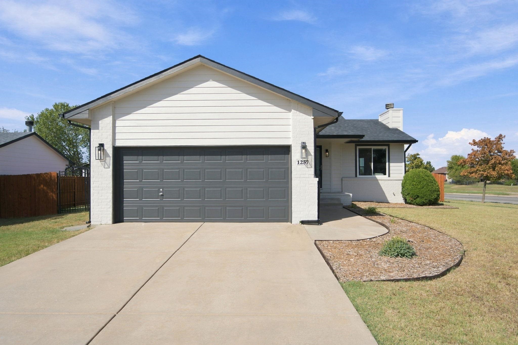 1257 N Seasons St Property Photo 1