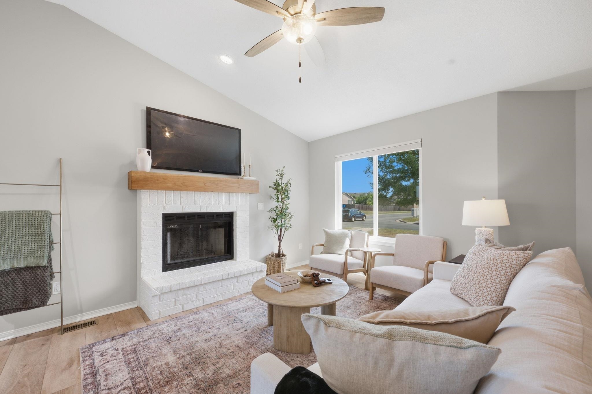 1257 N Seasons St Property Photo 9