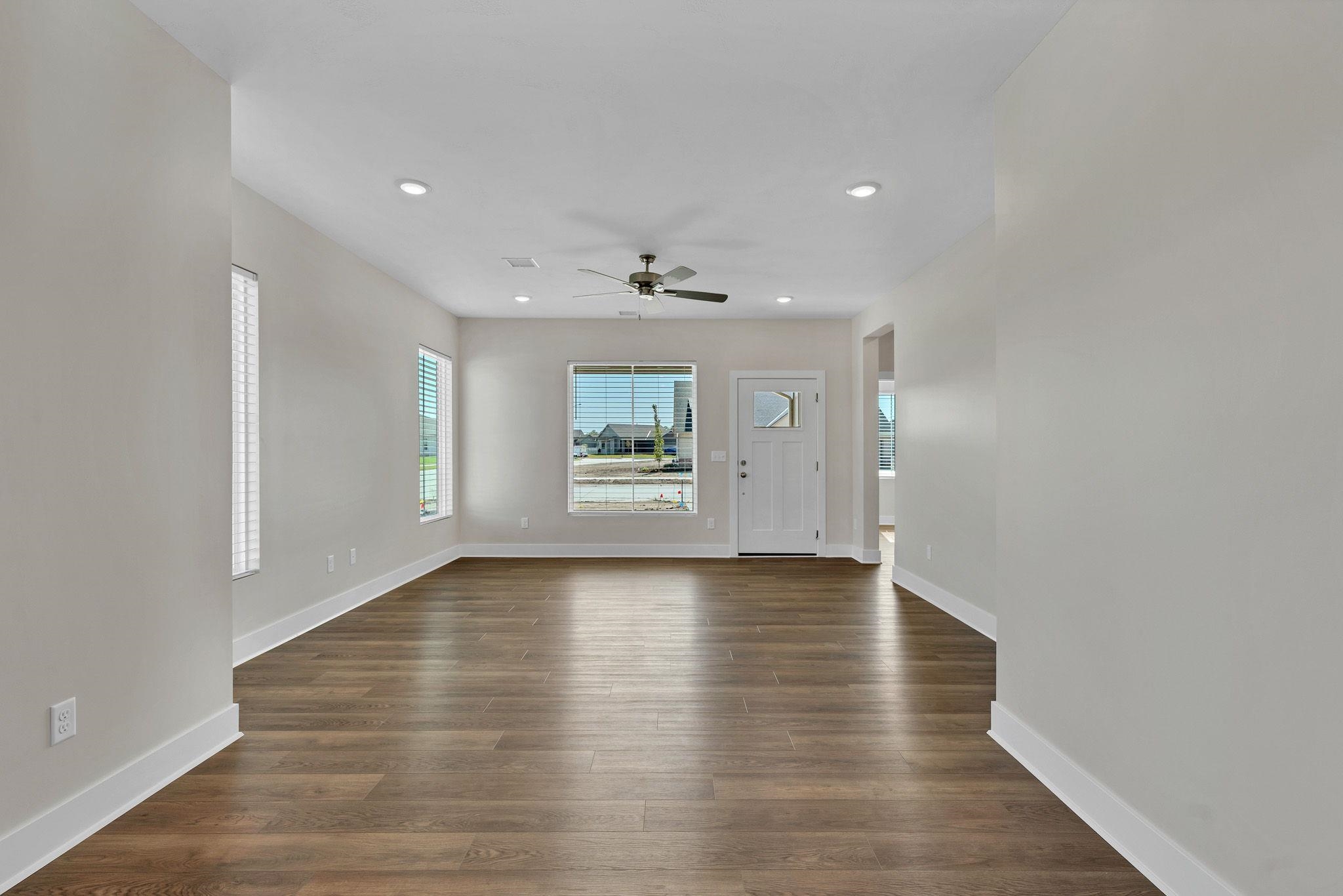 5854 Central Park Court Property Photo 4