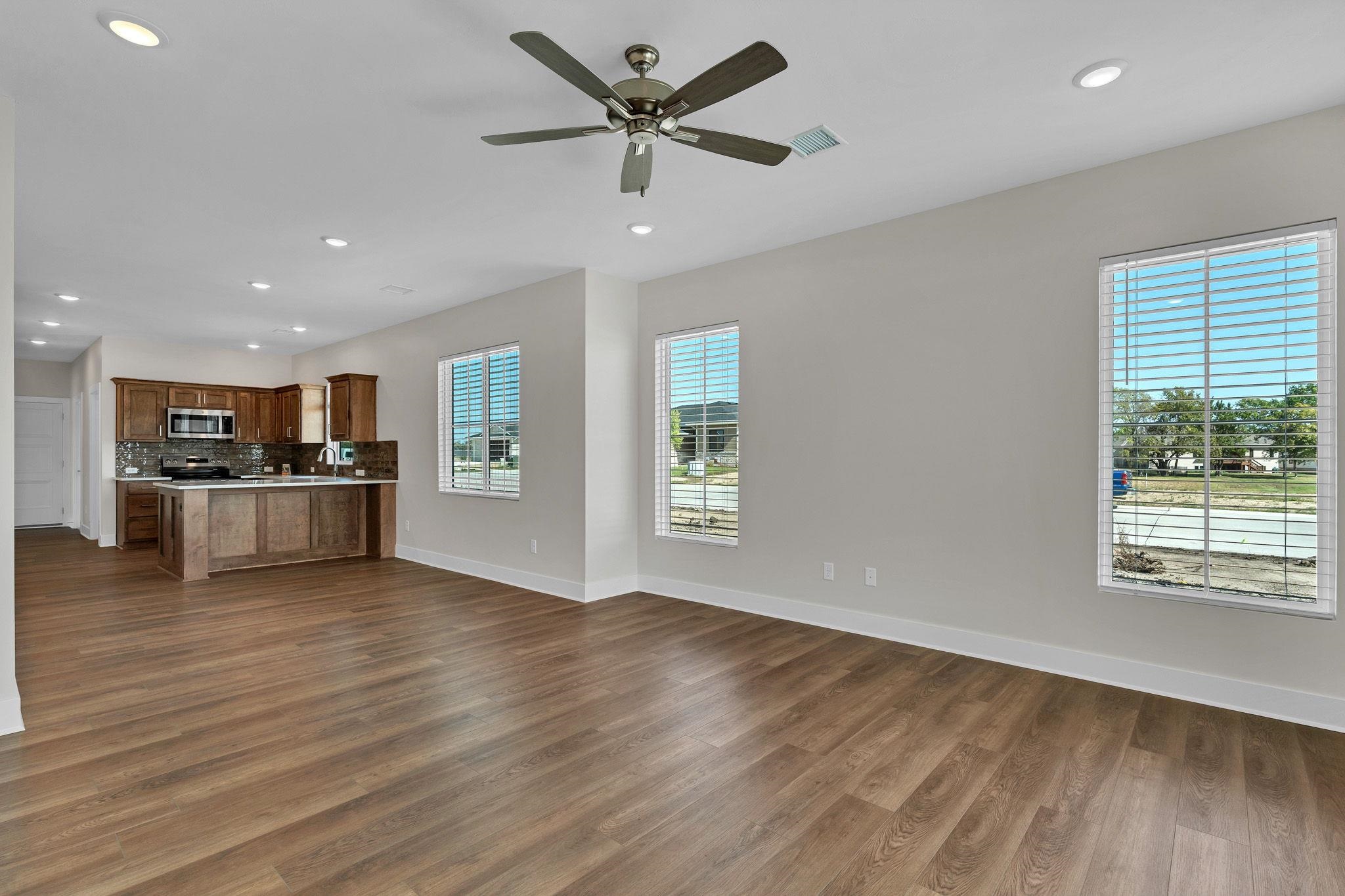 5854 Central Park Court Property Photo 5