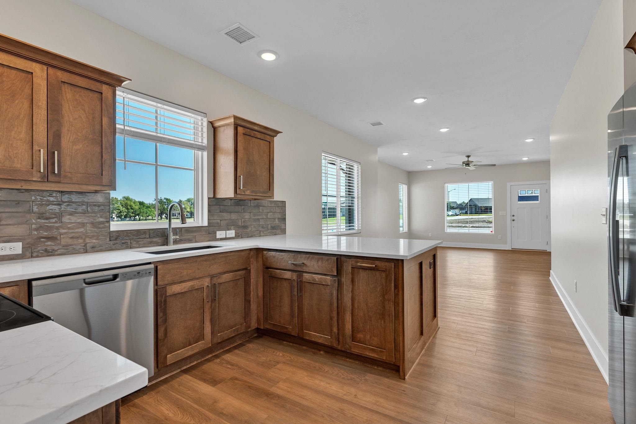5854 Central Park Court Property Photo 12