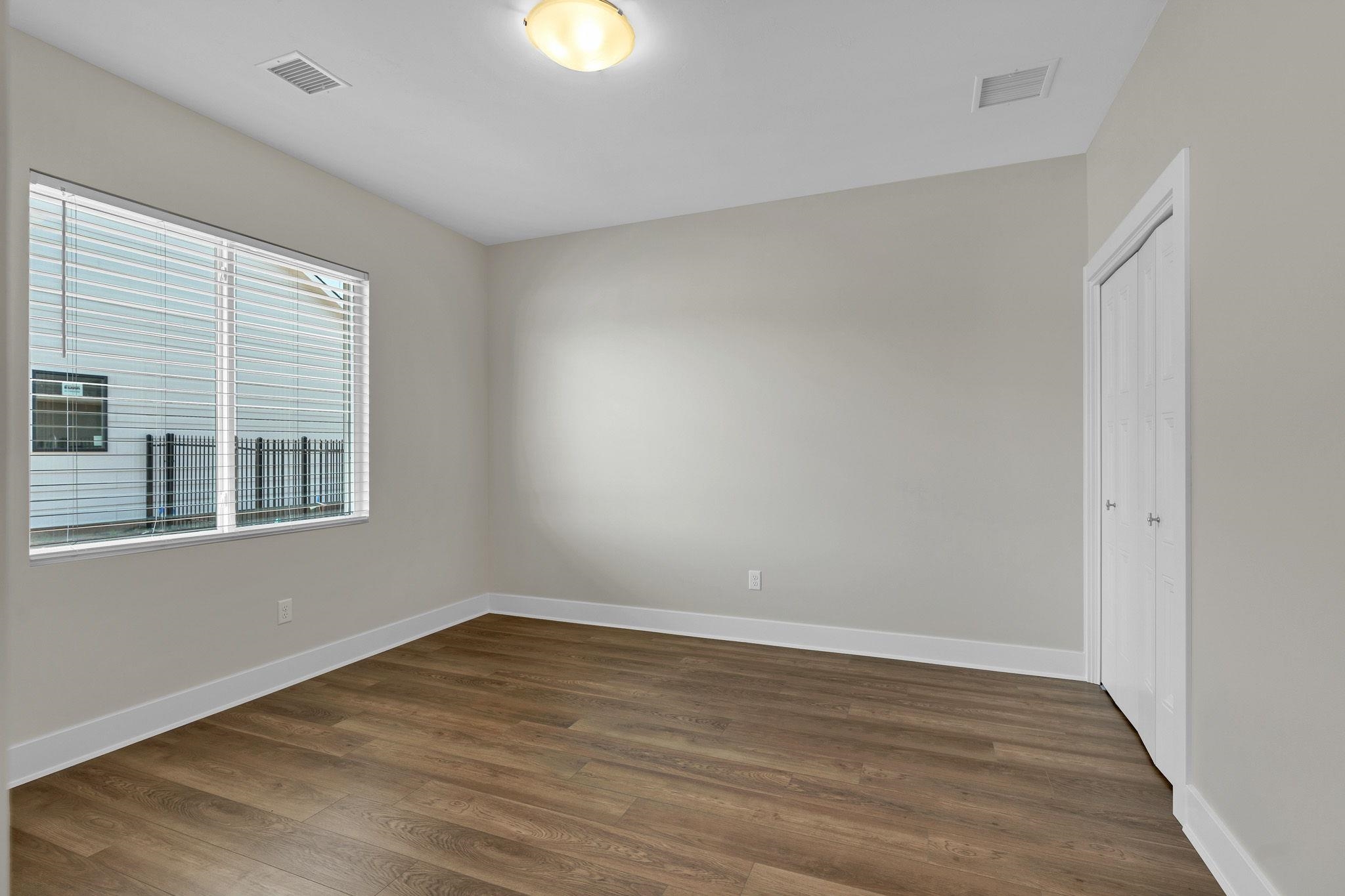 5854 Central Park Court Property Photo 25