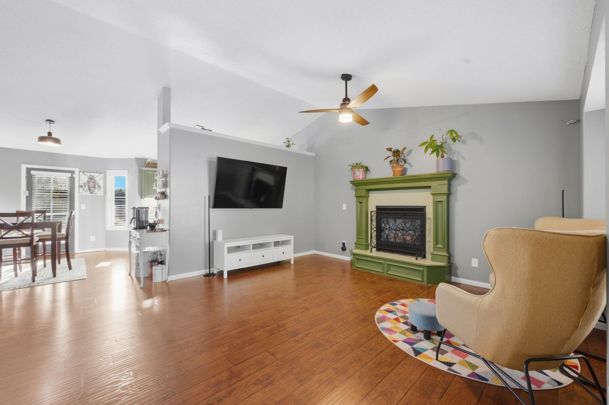 2542 N Shefford Ct. Property Photo 3