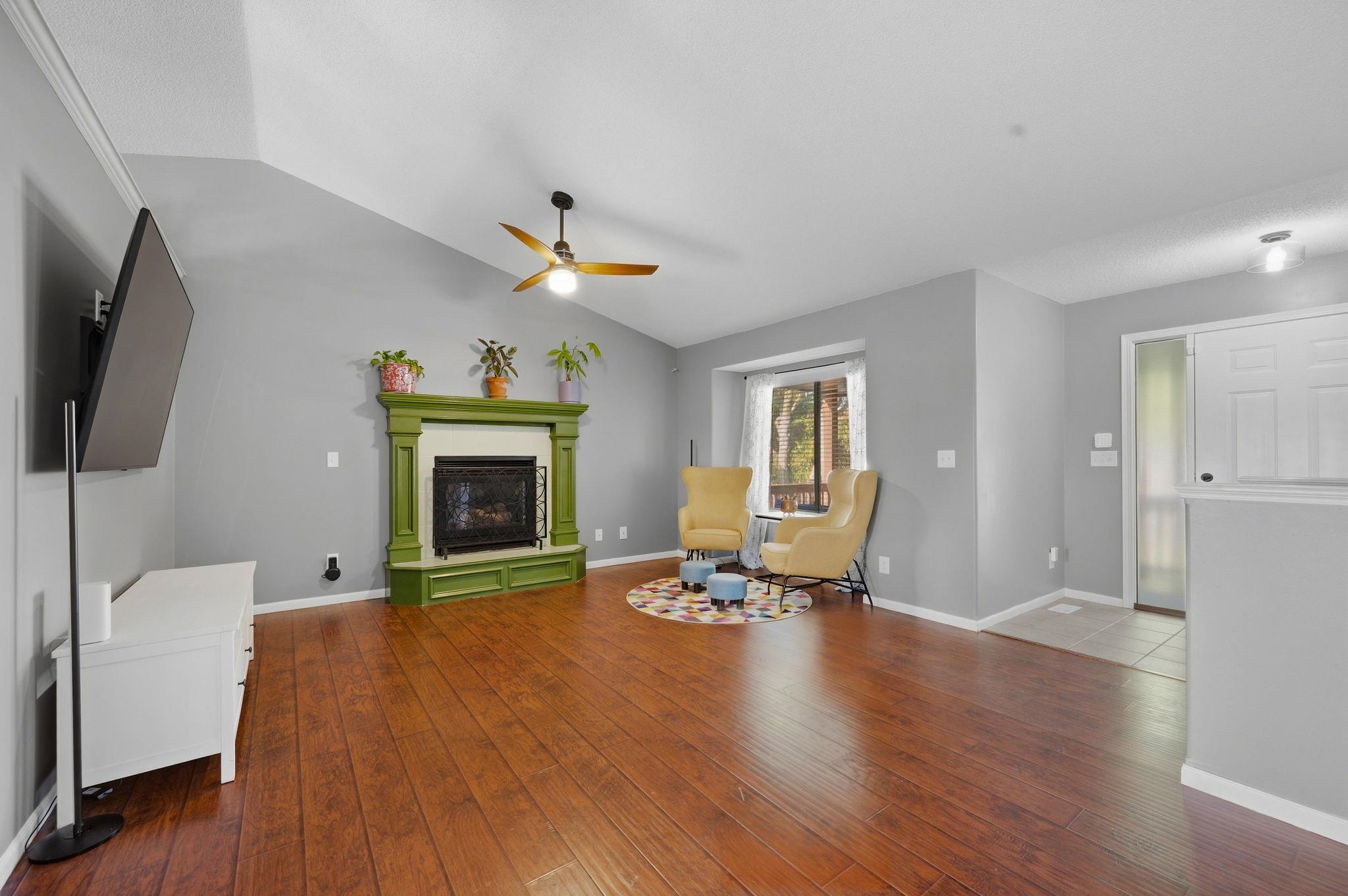 2542 N Shefford Ct. Property Photo 4