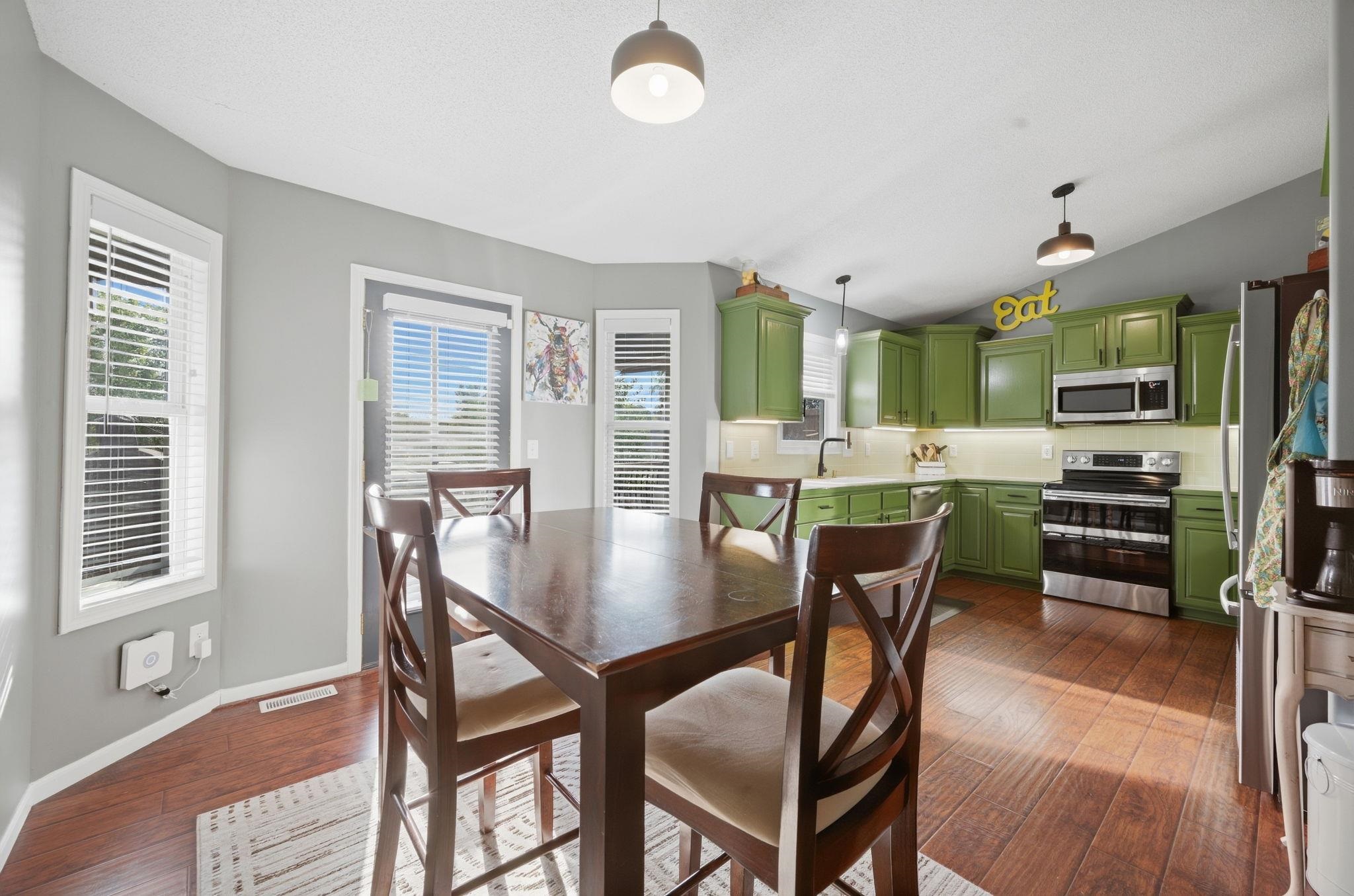 2542 N Shefford Ct. Property Photo 8