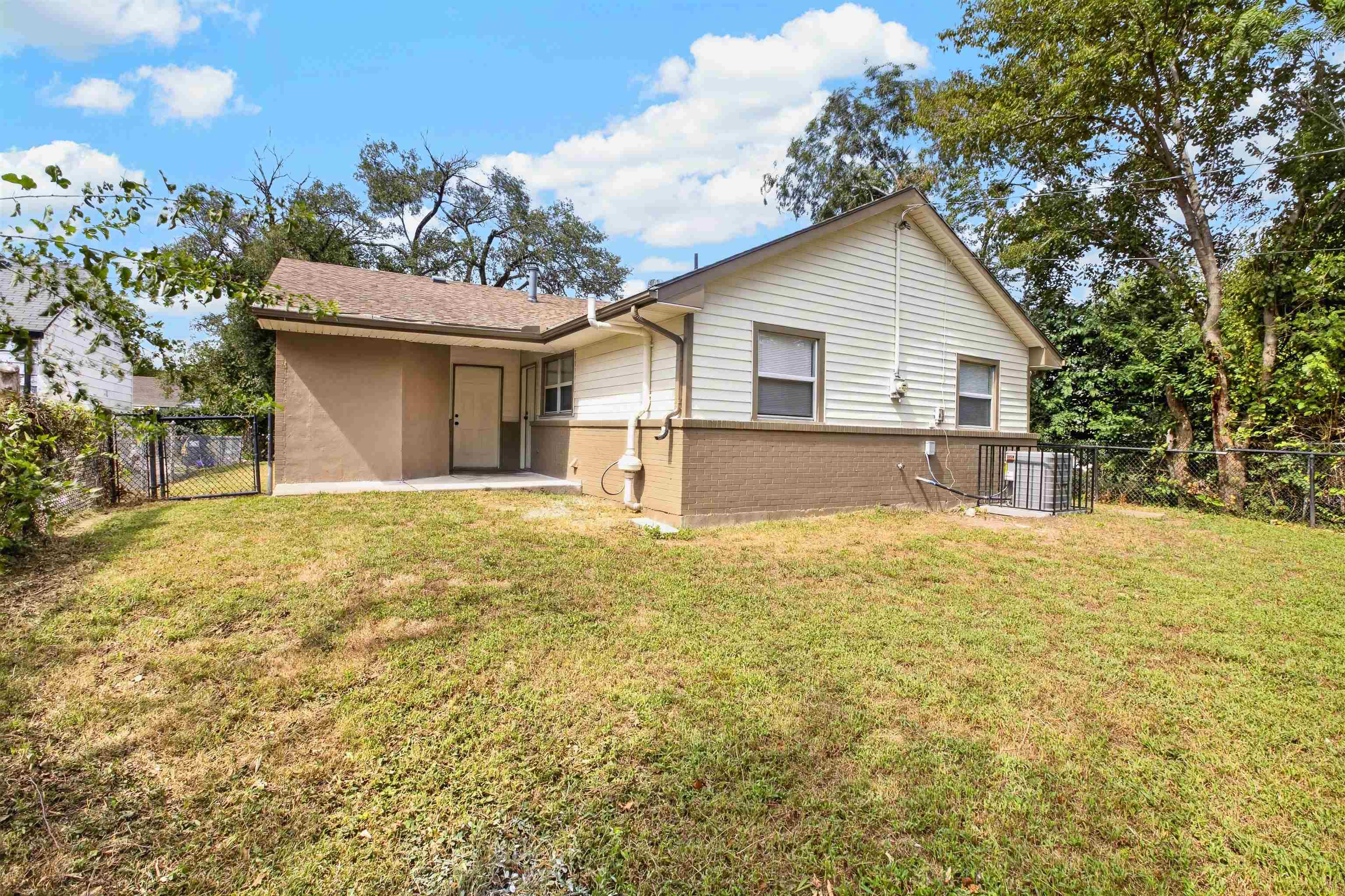 828 N Poplar Property Photo 26