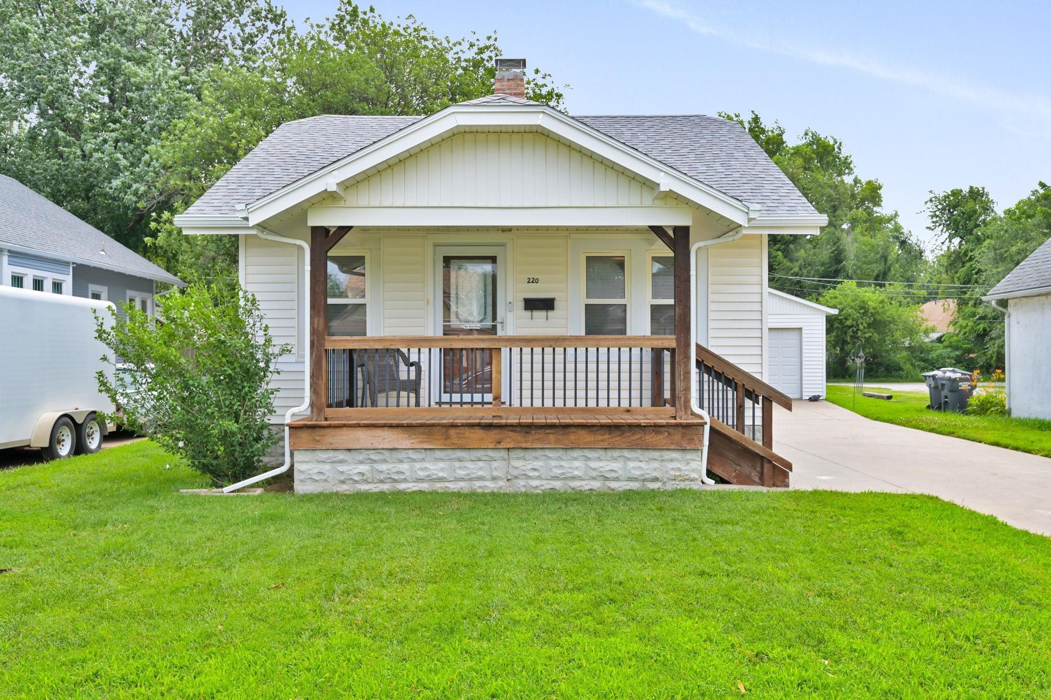 220 N Athenian Ave Property Photo 1