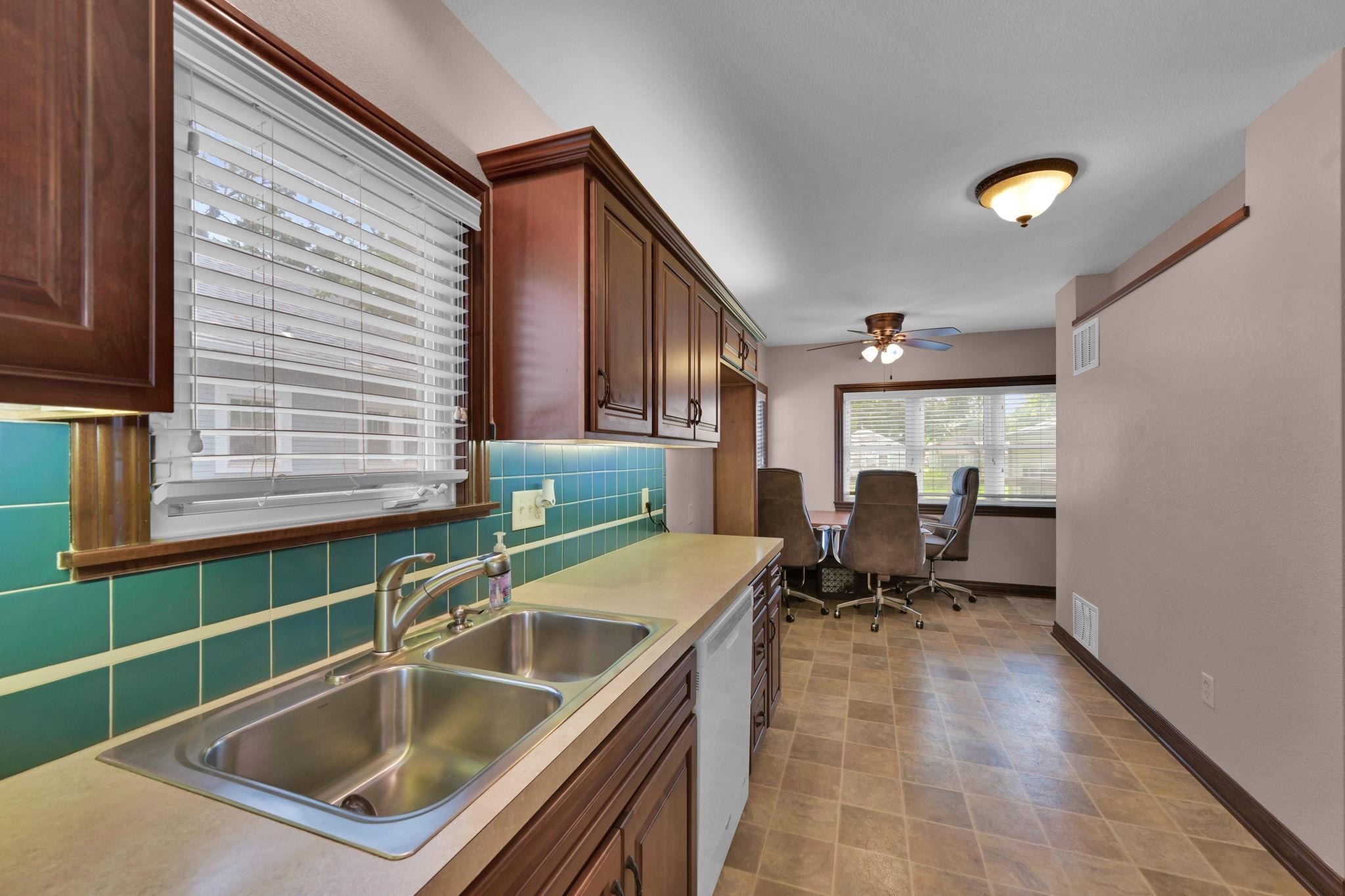 220 N Athenian Ave Property Photo 8