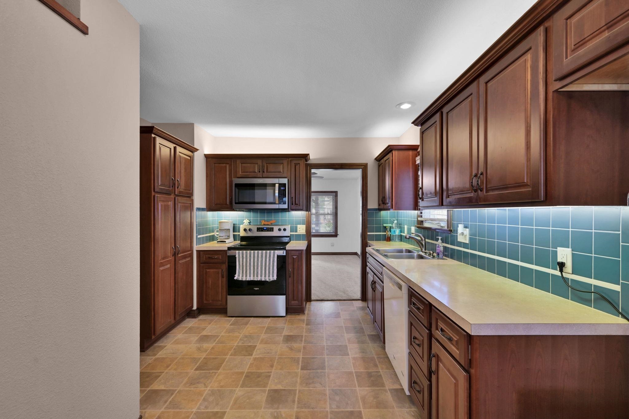 220 N Athenian Ave Property Photo 11