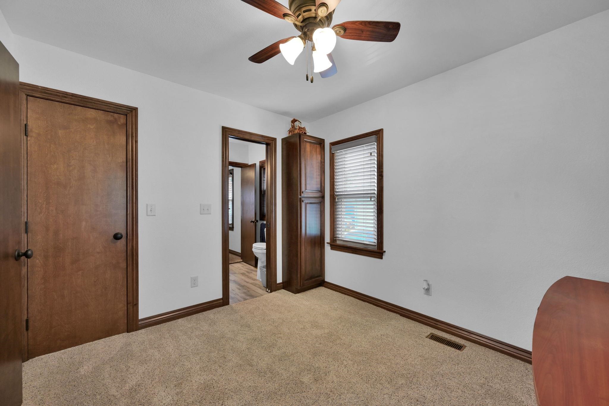 220 N Athenian Ave Property Photo 16