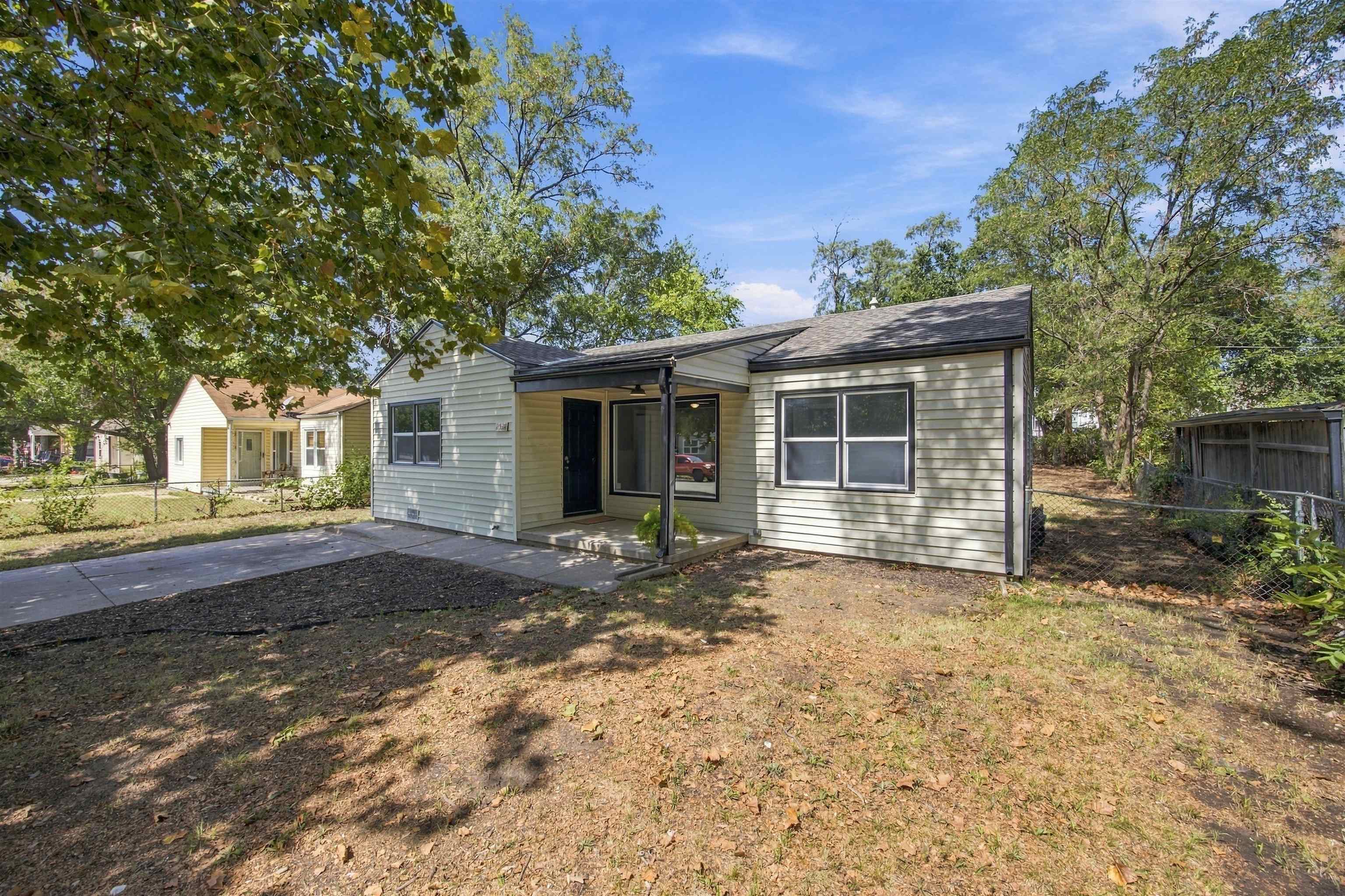 2522 E Audrey St Property Photo 2